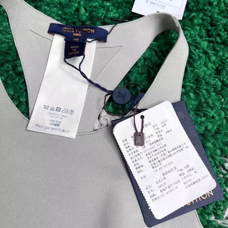 Louis Vuitton Louis Vuitton Sporty Bra with Lettering Size M / US 6-8 / IT 42-44 - 3 Thumbnail