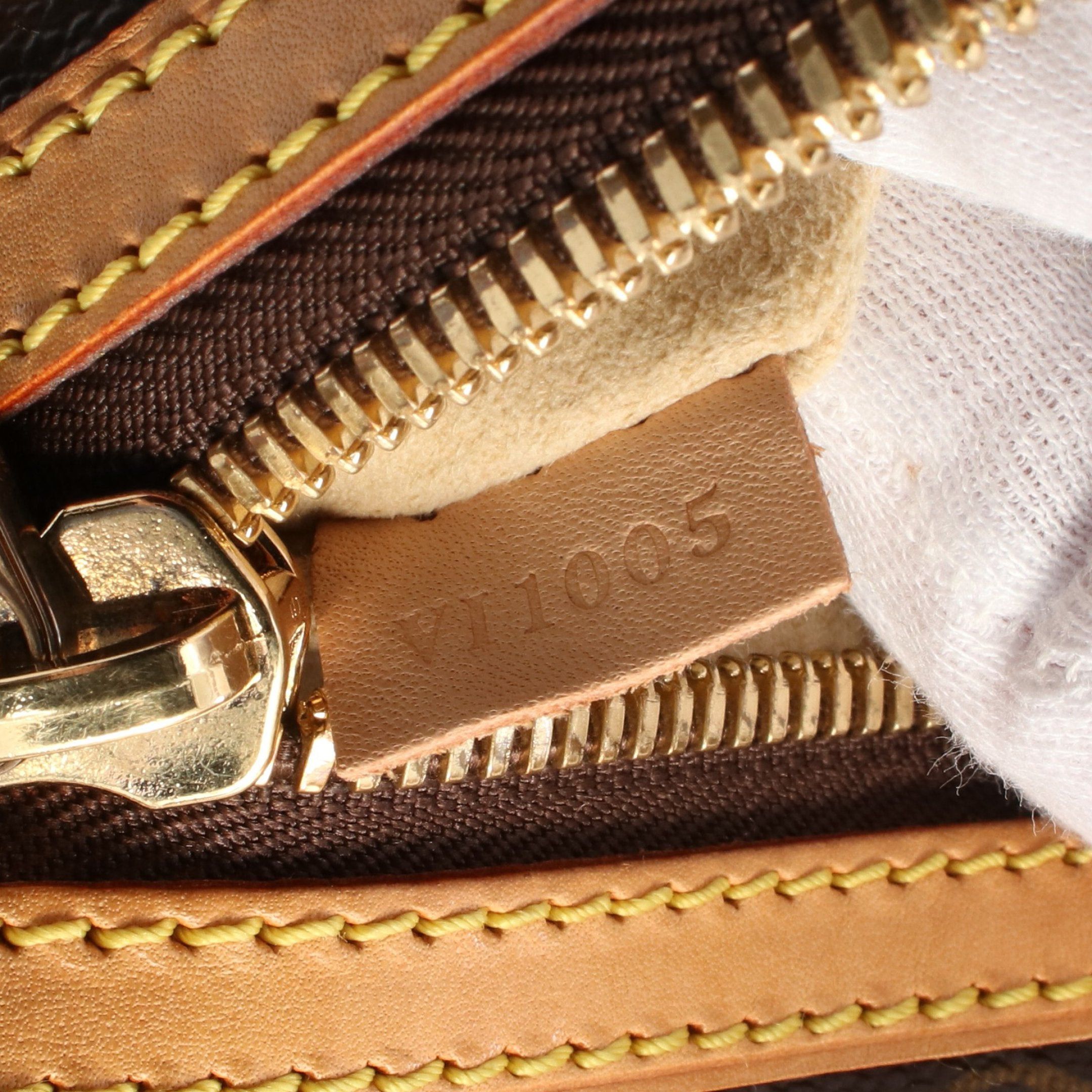 Louis Vuitton Louis Vuitton Hudson Gm Monogram Shoulder Bag Leather Brown Size ONE SIZE - 5 Thumbnail