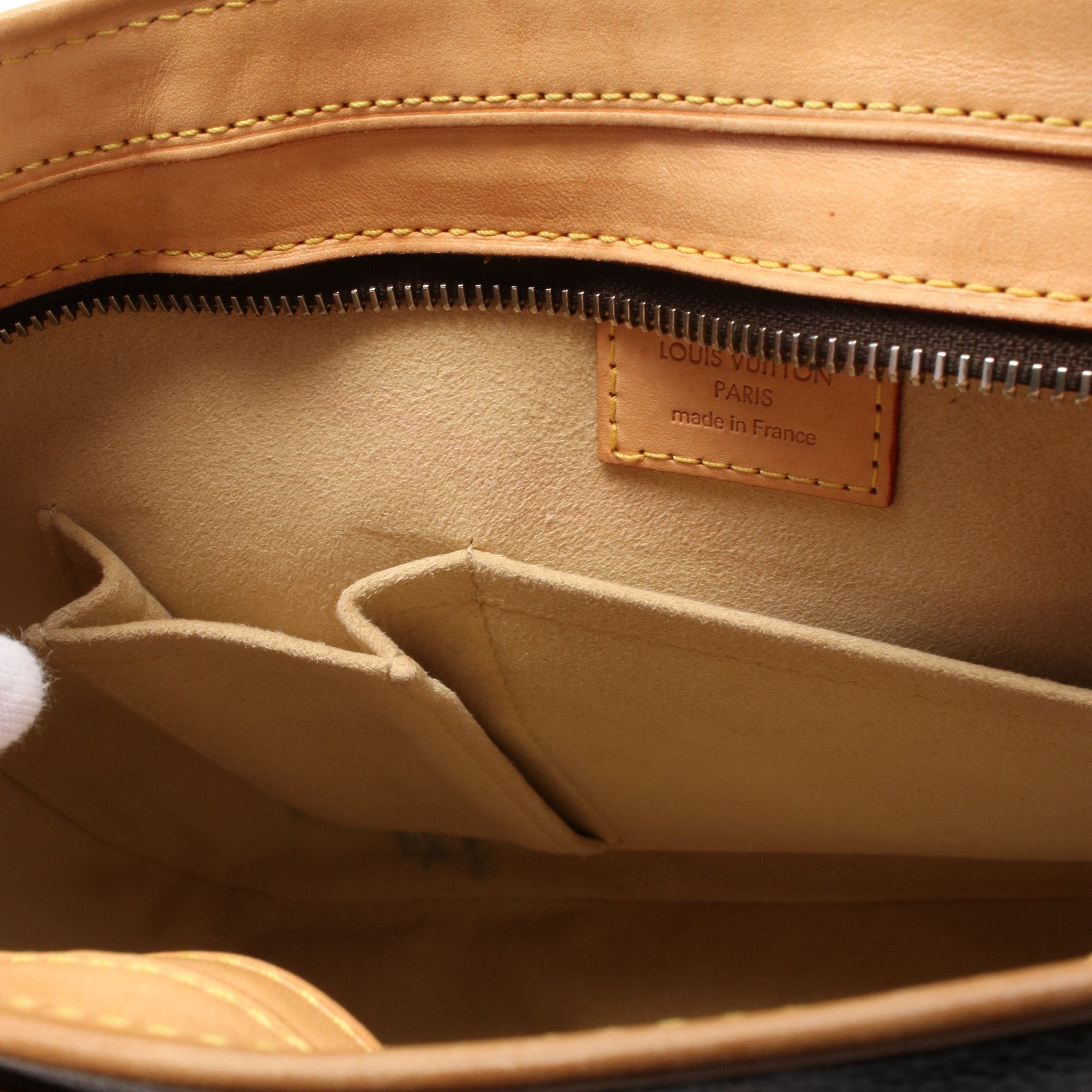 Louis Vuitton Louis Vuitton Hudson Gm Monogram Shoulder Bag Leather Brown Size ONE SIZE - 6 Thumbnail