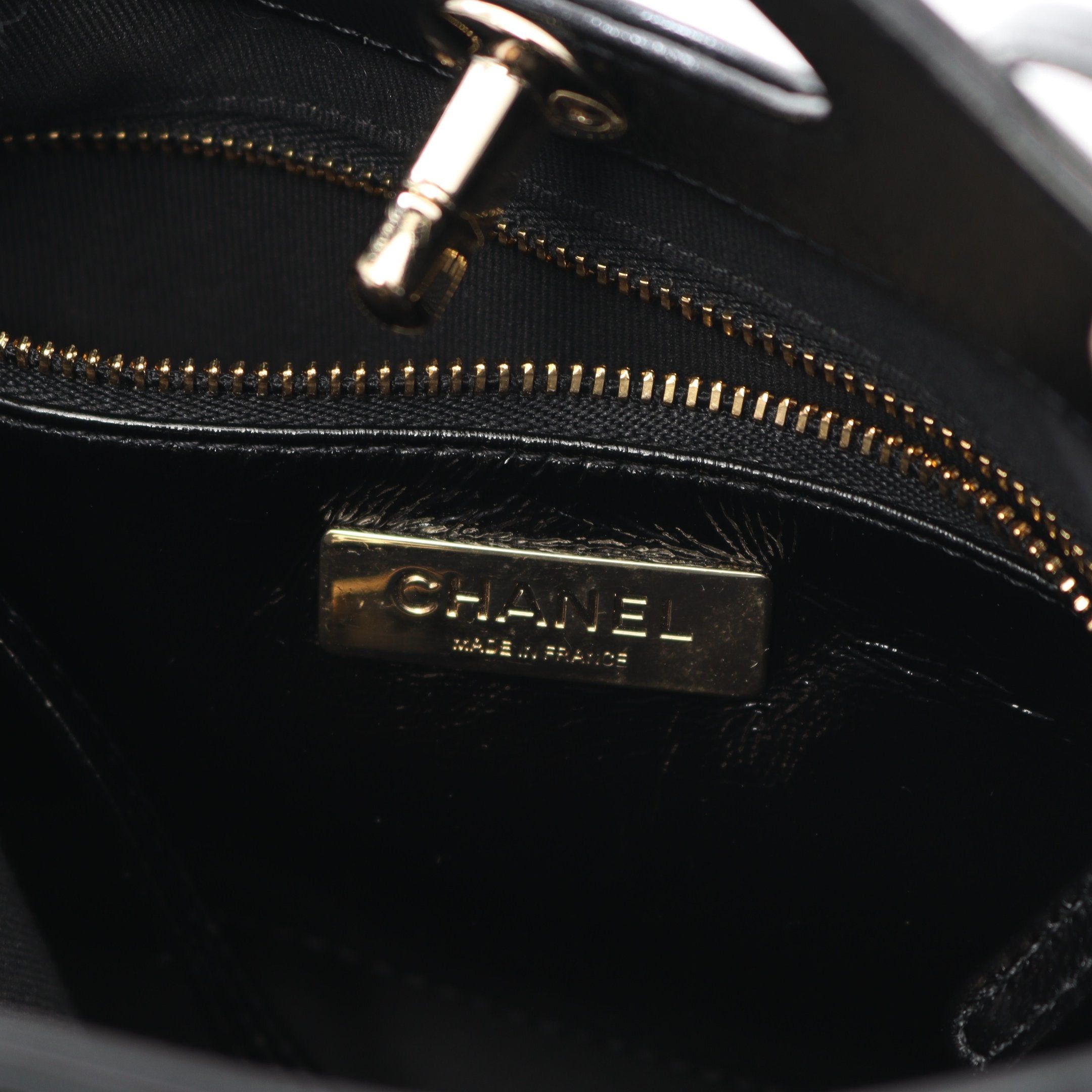 Chanel Chanel Chanel 31 Shoulder Bag Leather Black Gold Hardware Size ONE SIZE - 4 Thumbnail