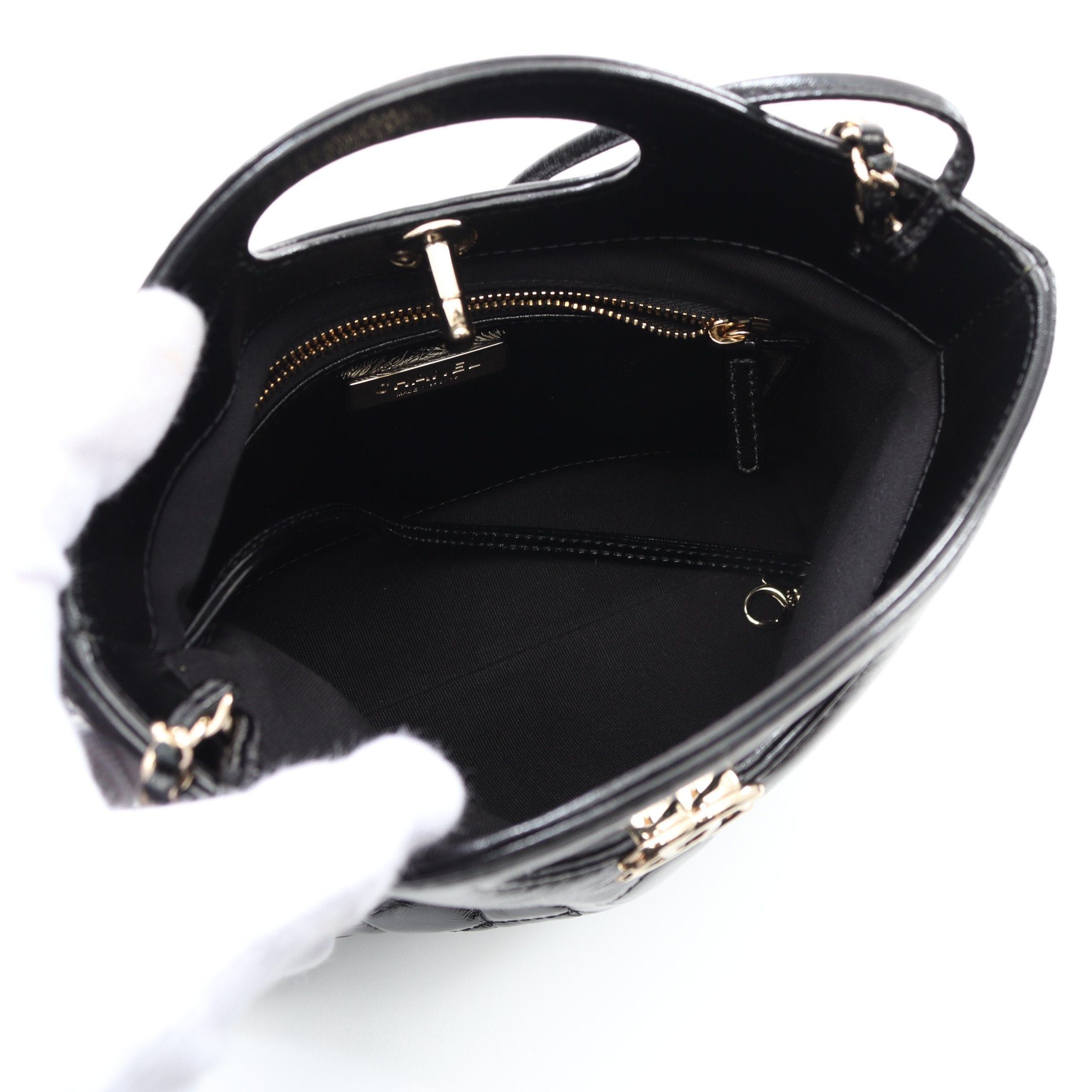 Chanel Chanel Chanel 31 Shoulder Bag Leather Black Gold Hardware Size ONE SIZE - 3 Thumbnail