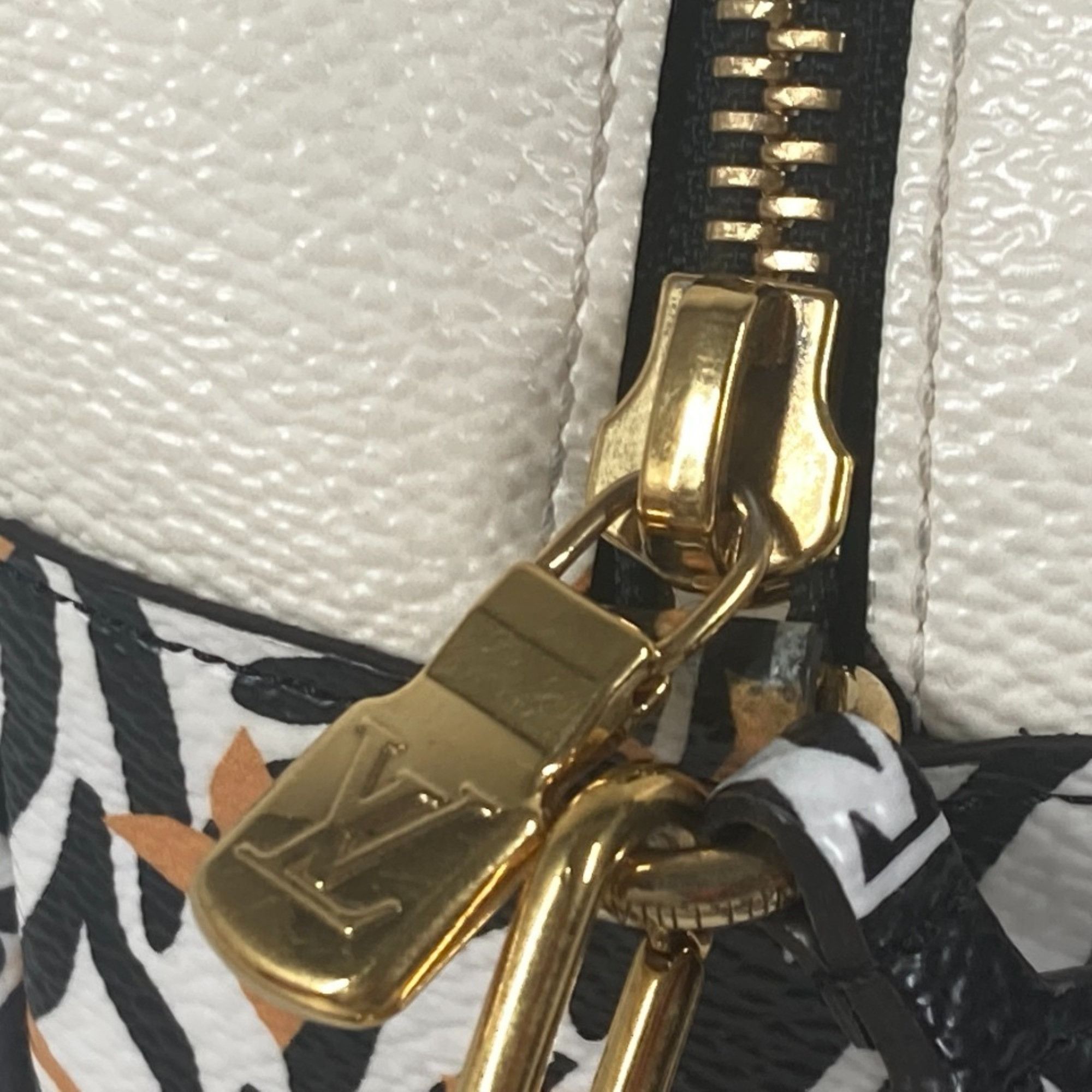 Louis Vuitton Louis Vuitton Beach Pouch clutch Size ONE SIZE - 7 Thumbnail