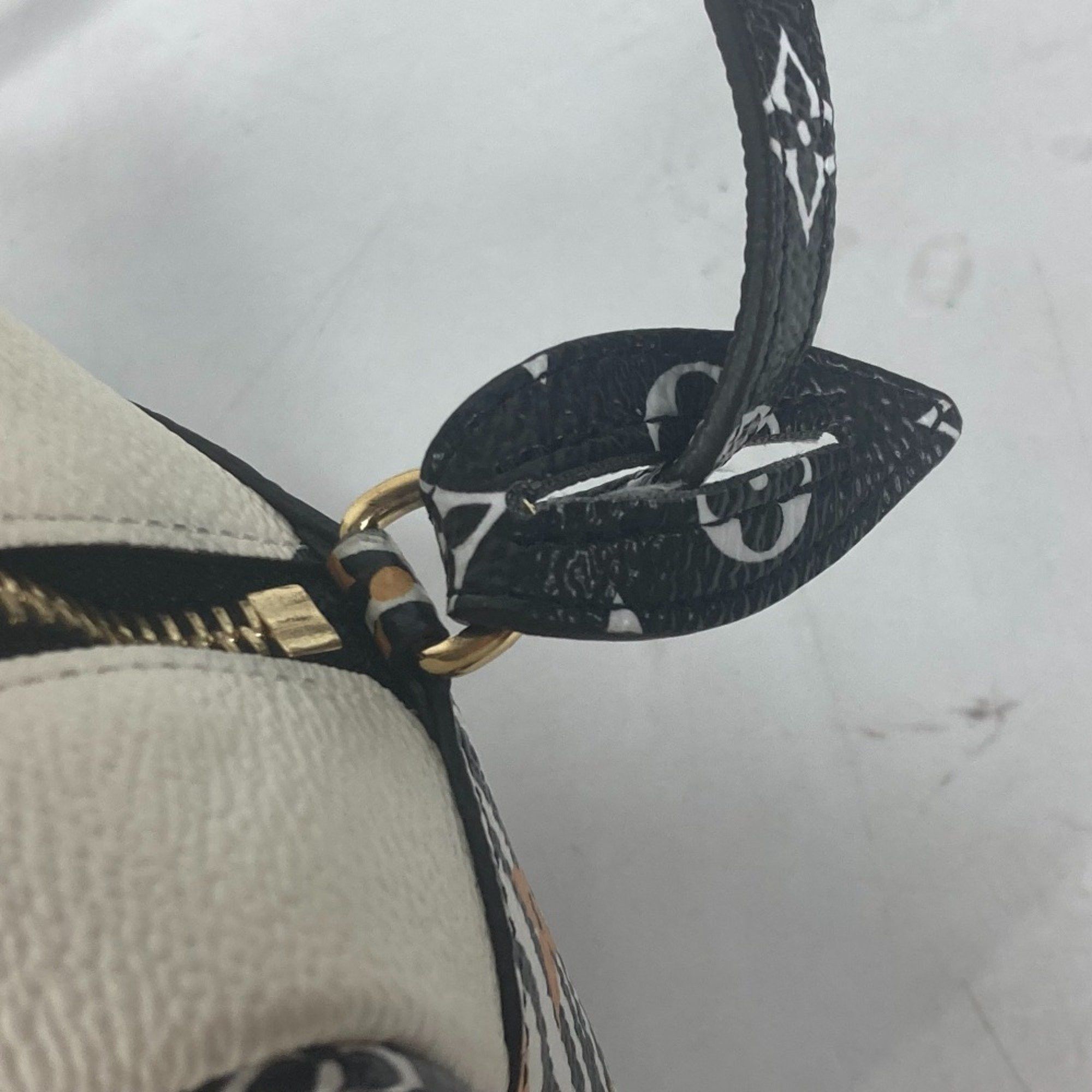 Louis Vuitton Louis Vuitton Beach Pouch clutch Size ONE SIZE - 14 Thumbnail
