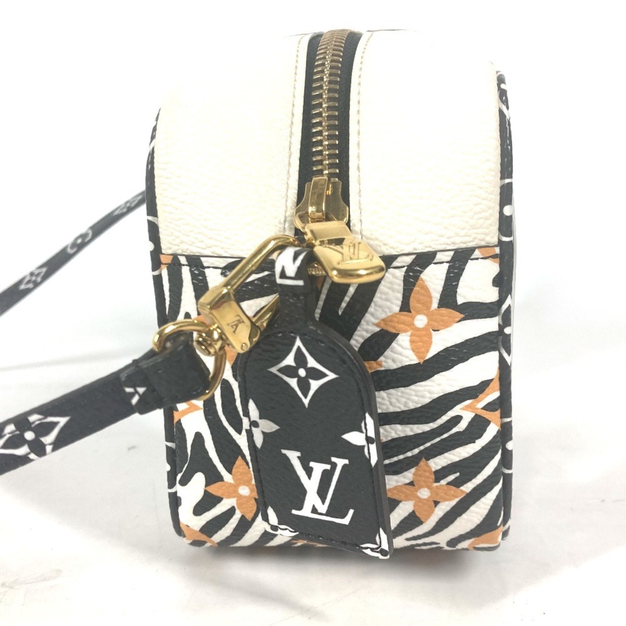 Louis Vuitton Louis Vuitton Beach Pouch clutch Size ONE SIZE - 4 Thumbnail