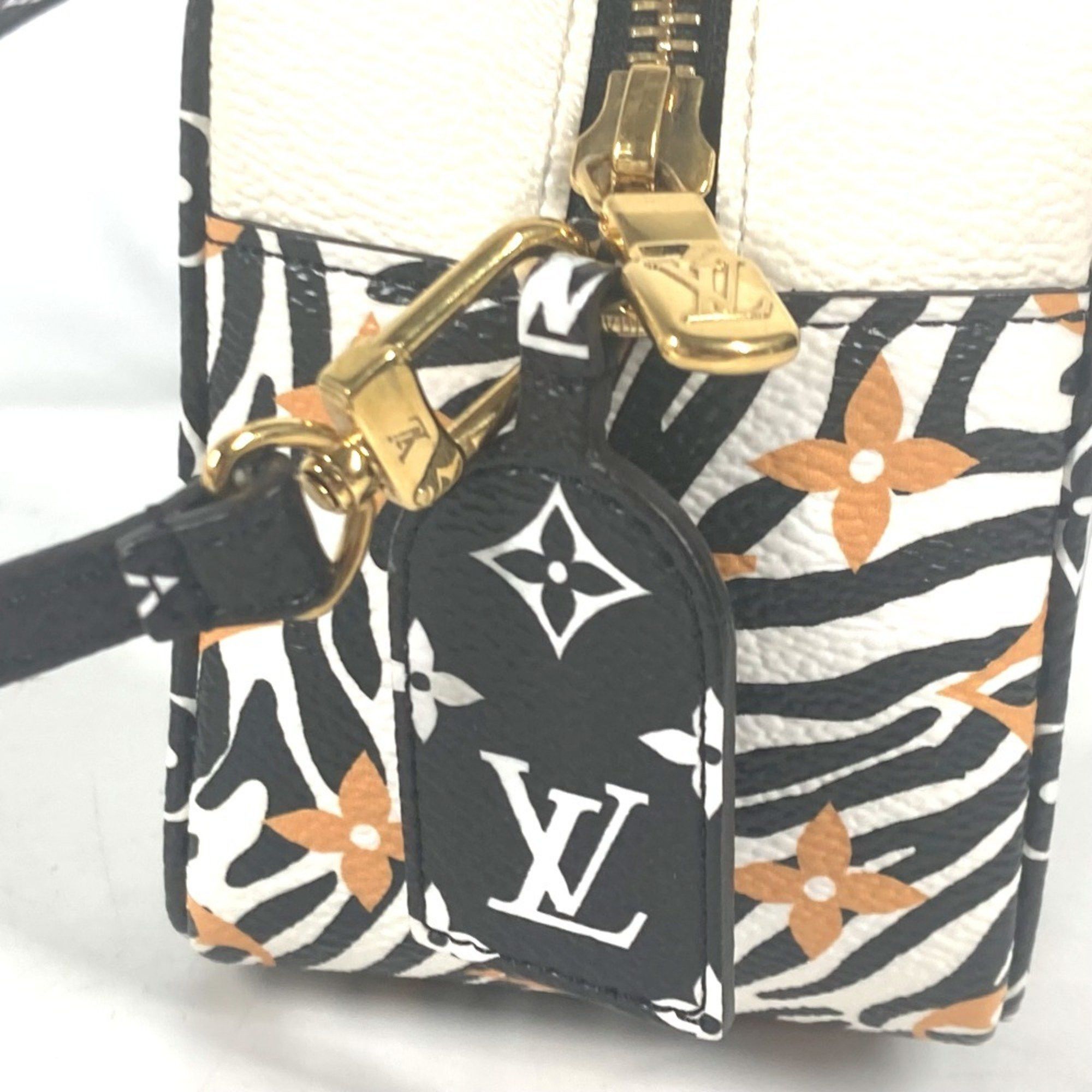 Louis Vuitton Louis Vuitton Beach Pouch clutch Size ONE SIZE - 13 Thumbnail