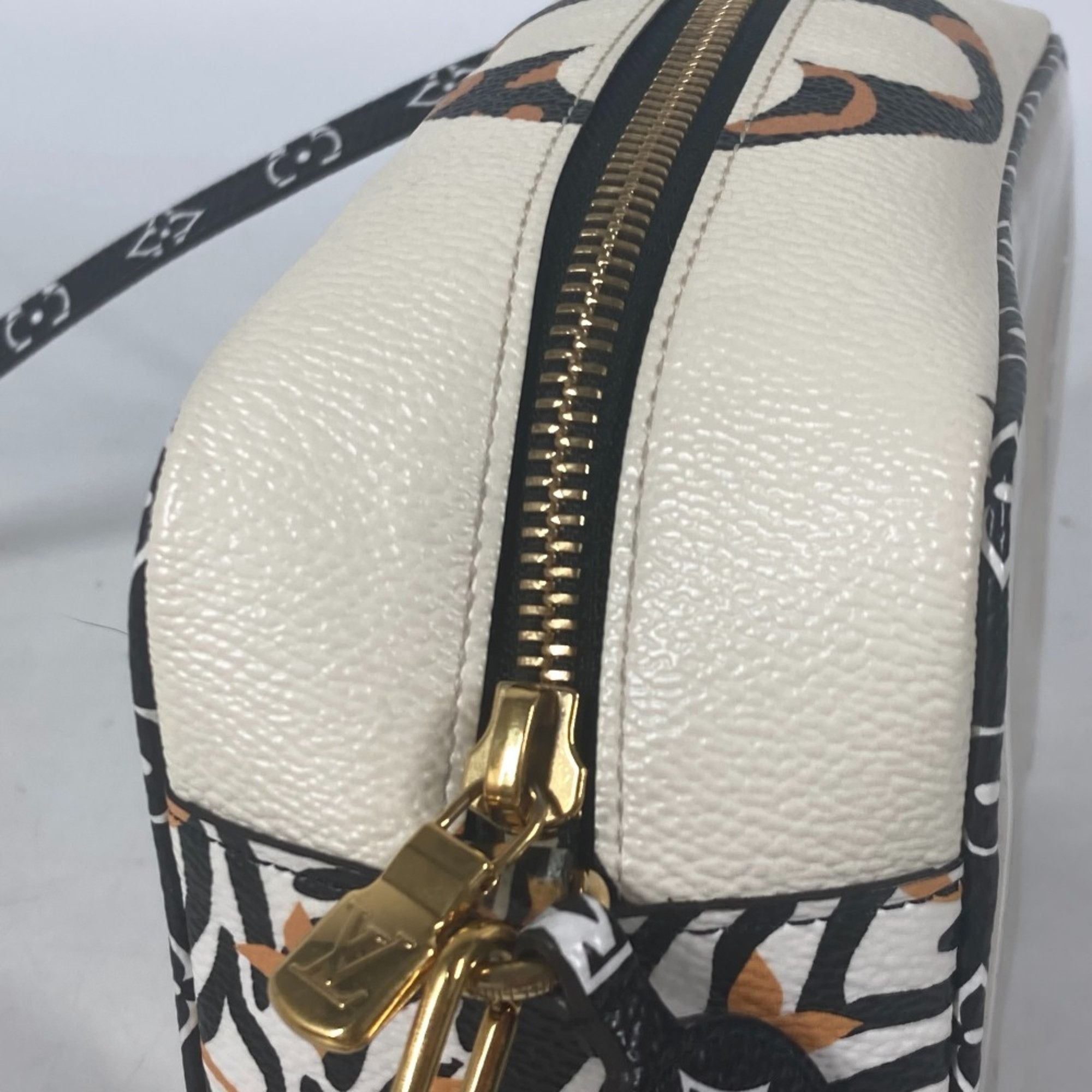 Louis Vuitton Louis Vuitton Beach Pouch clutch Size ONE SIZE - 17 Thumbnail