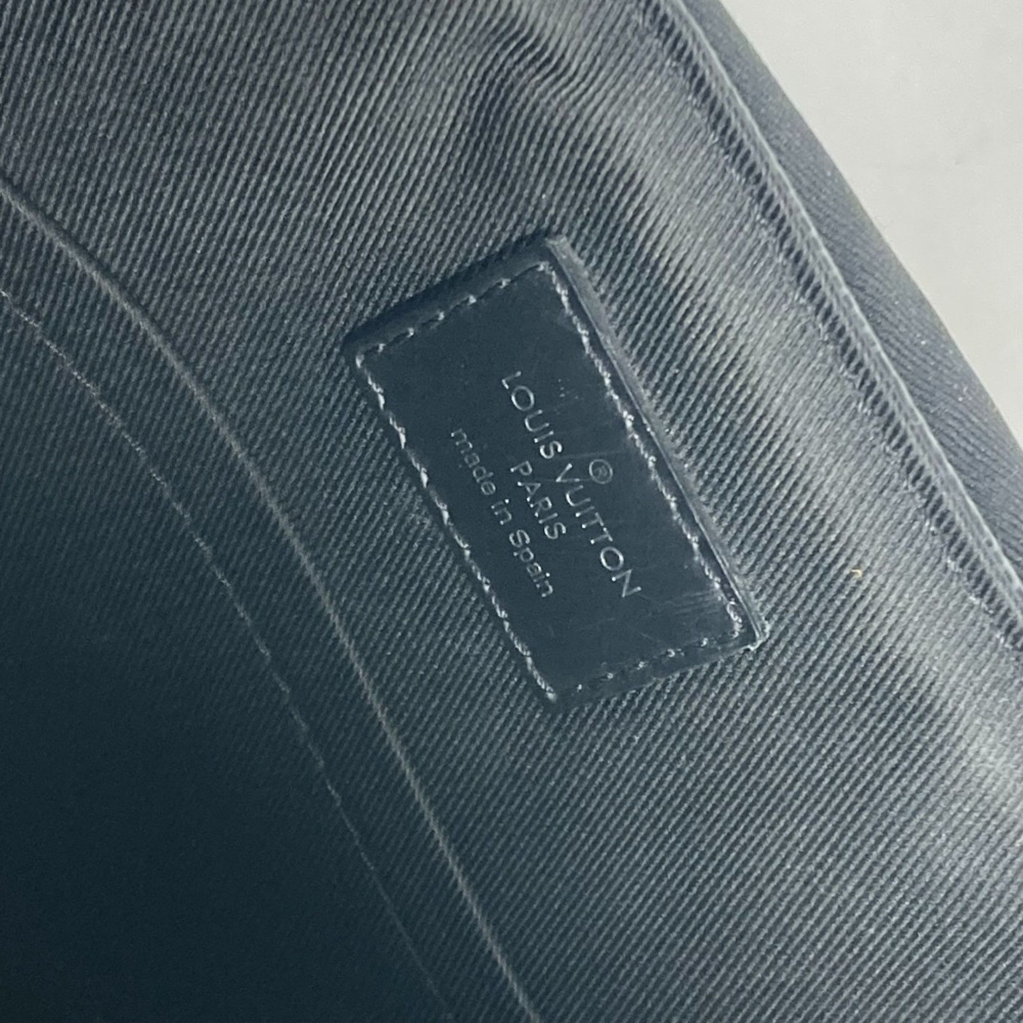 Louis Vuitton Louis Vuitton District shoulder Size ONE SIZE - 16 Thumbnail