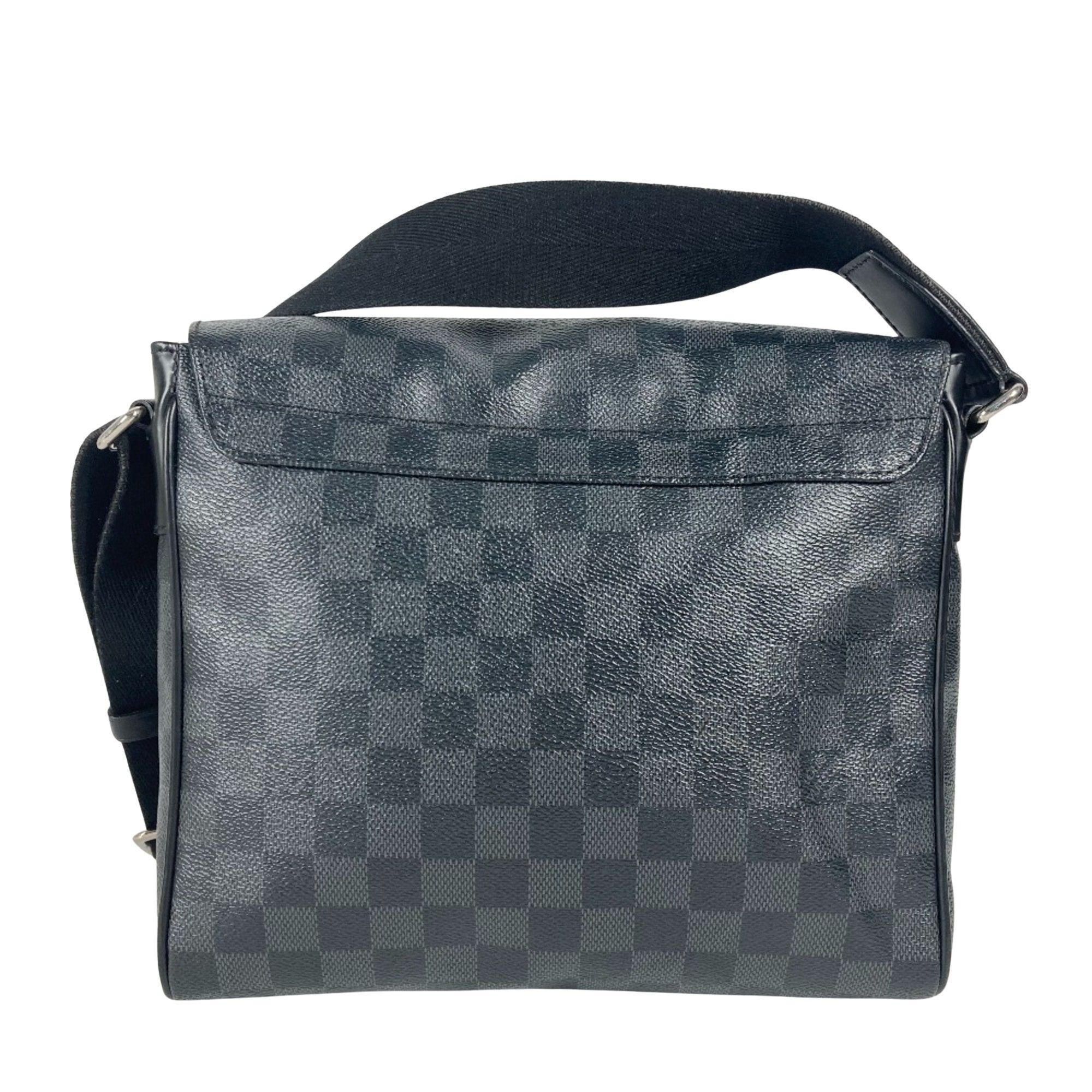 Louis Vuitton Louis Vuitton District shoulder Size ONE SIZE - 2 Thumbnail