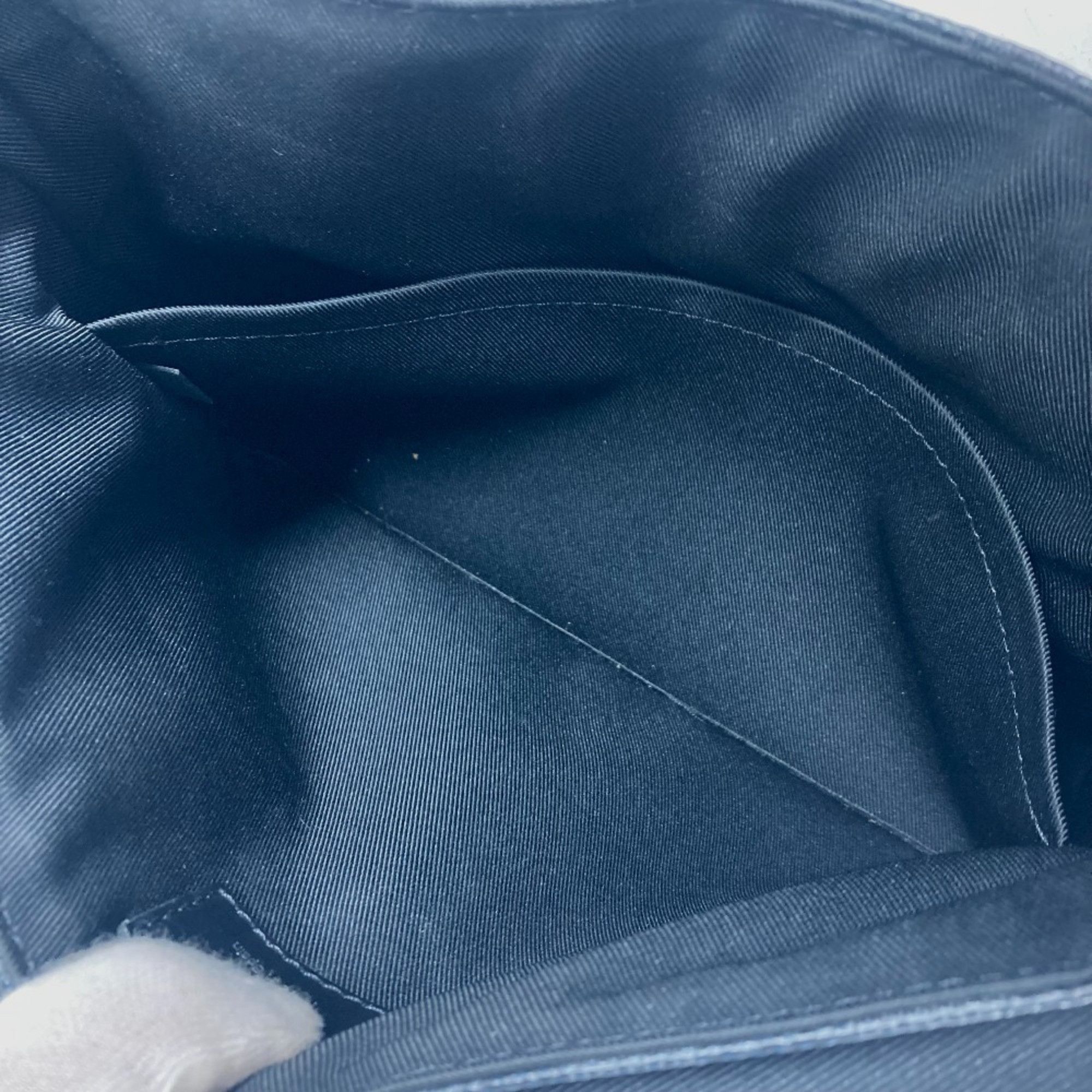 Louis Vuitton Louis Vuitton District shoulder Size ONE SIZE - 15 Thumbnail