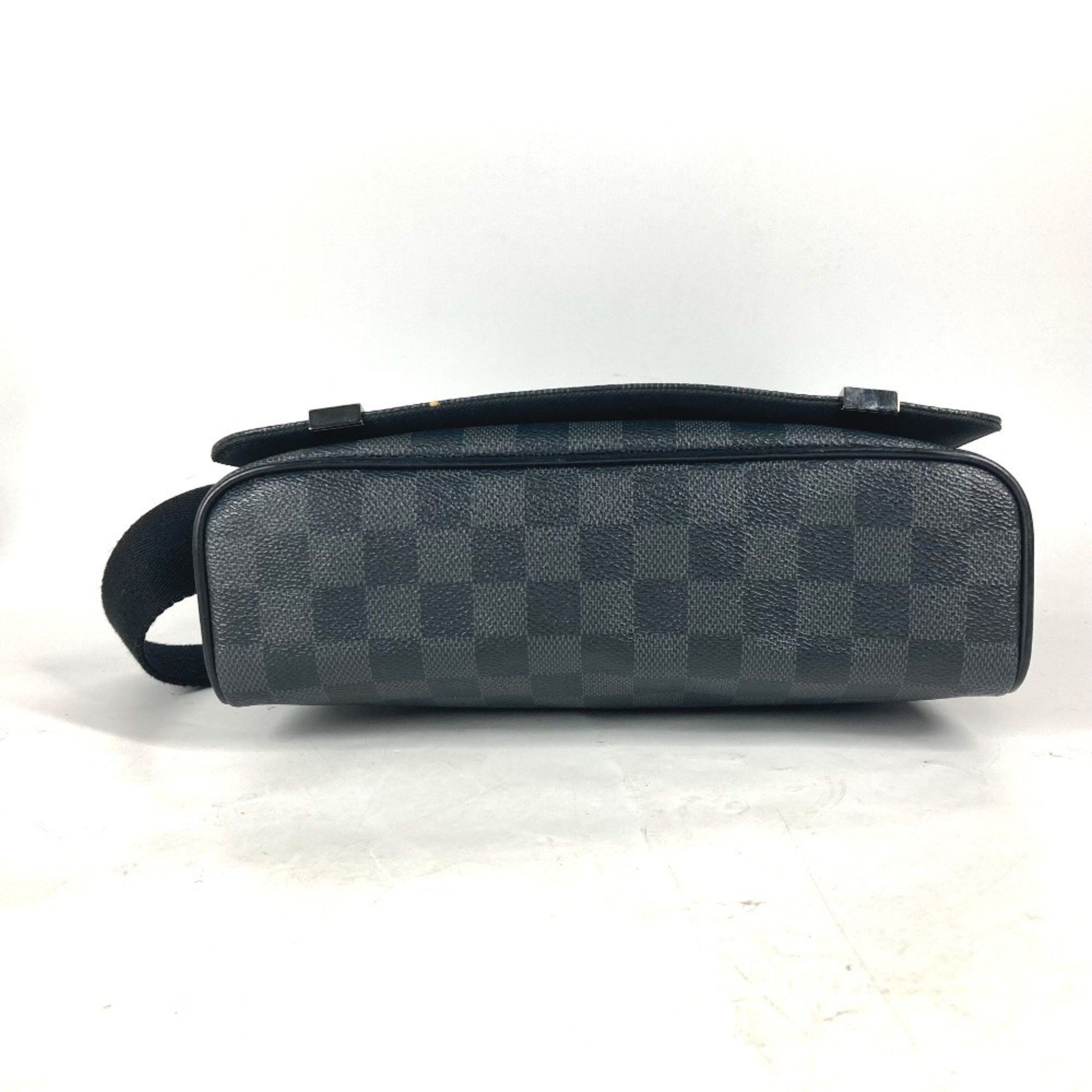 Louis Vuitton Louis Vuitton District shoulder Size ONE SIZE - 8 Thumbnail
