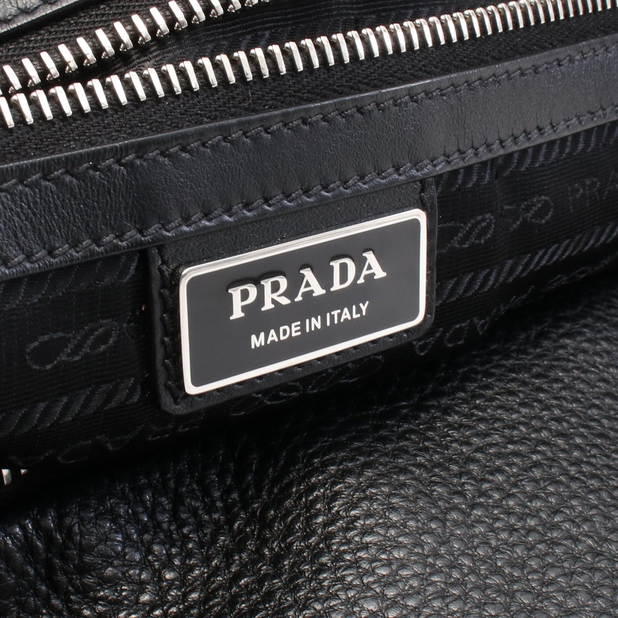 Prada Prada Vit Daino Triangle Shoulder Bag Leather Black Size ONE SIZE - 4 Thumbnail
