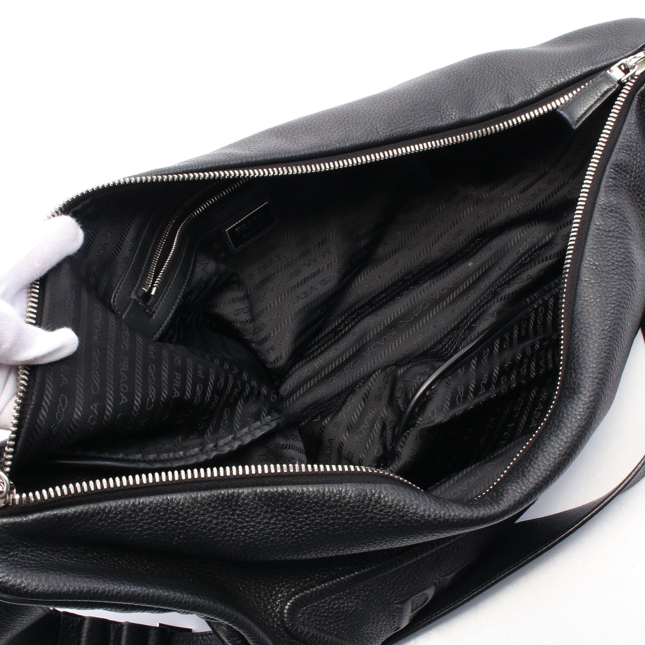 Prada Prada Vit Daino Triangle Shoulder Bag Leather Black Size ONE SIZE - 3 Thumbnail