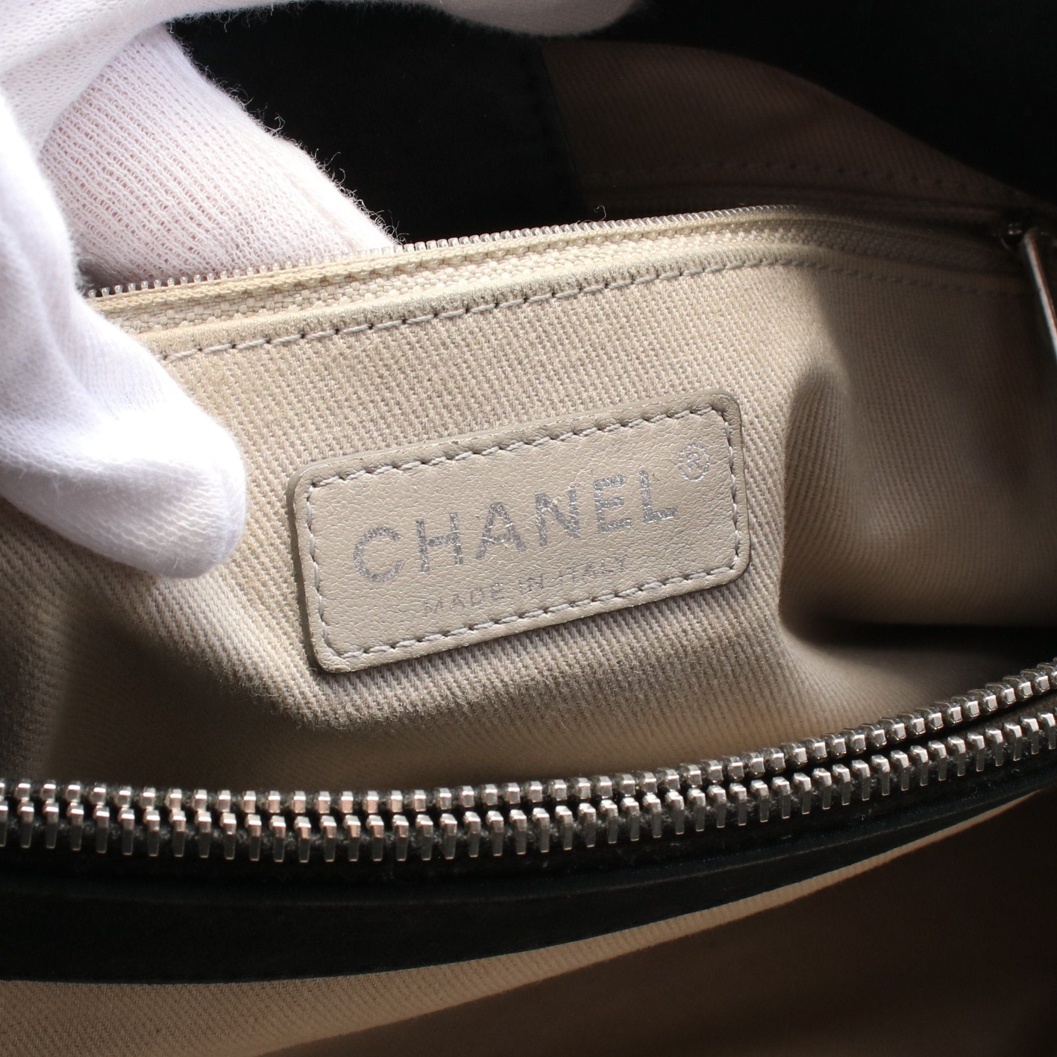 Chanel Chanel Wild Stitch Coco Mark Chain Shoulder Bag Leather Black Silver Hardware Size ONE SIZE - 4 Thumbnail