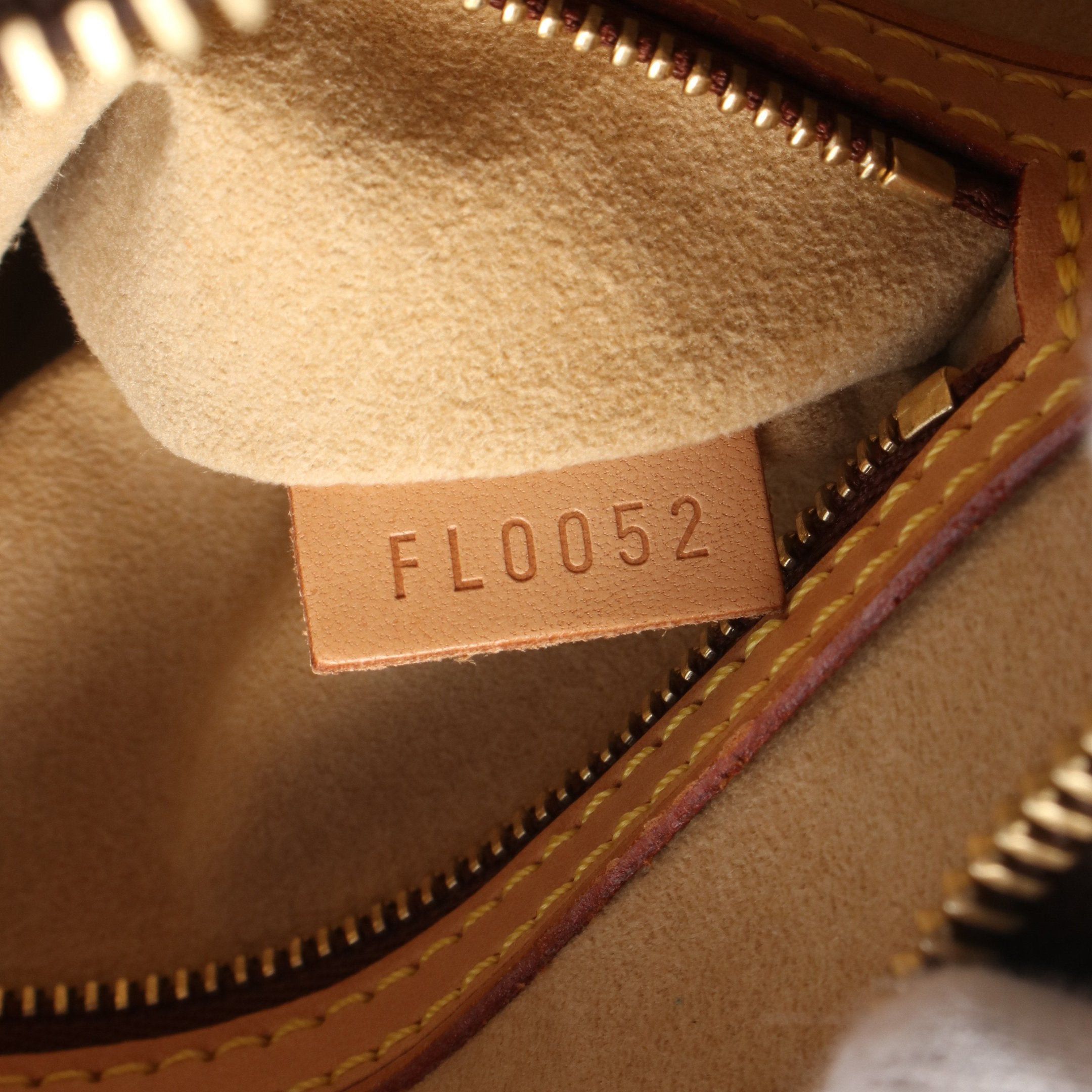 Louis Vuitton Louis Vuitton Looping Mm Monogram Shoulder Bag Leather Brown Size ONE SIZE - 5 Thumbnail