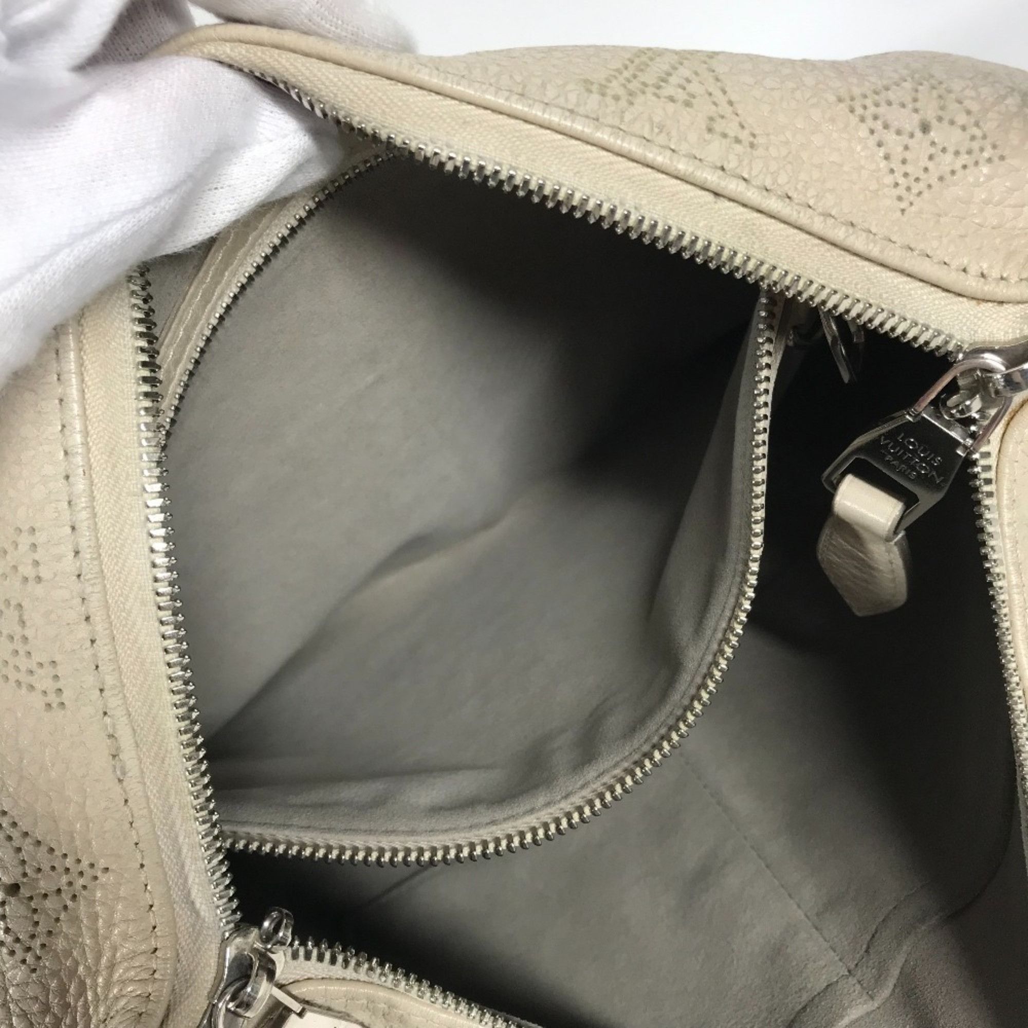Louis Vuitton Louis Vuitton Mahina shoulder Size ONE SIZE - 12 Thumbnail