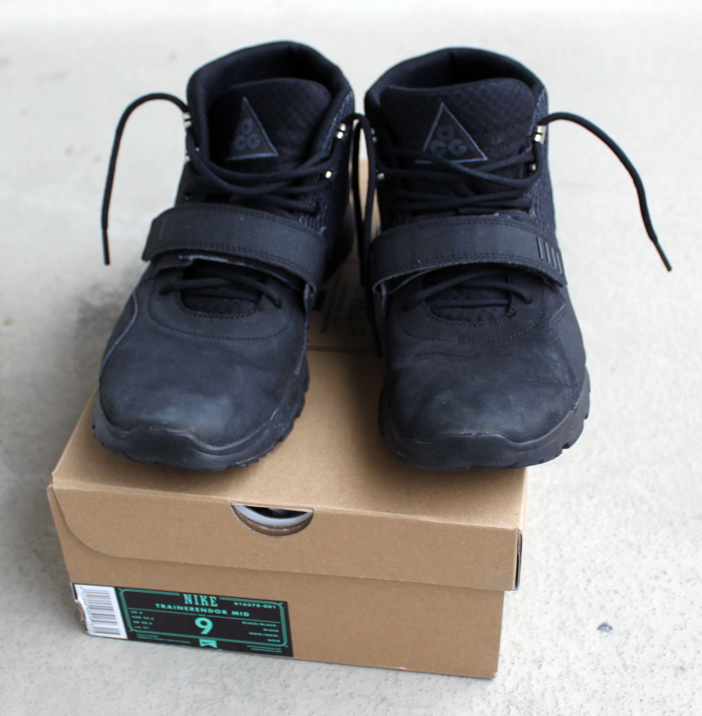 Trainerendor Mid - "Blackout"