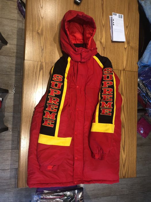 Supreme SUPREME SLEEVE LOGO SIDELINE PARKA COLOUR RED SIZE MEDIUM