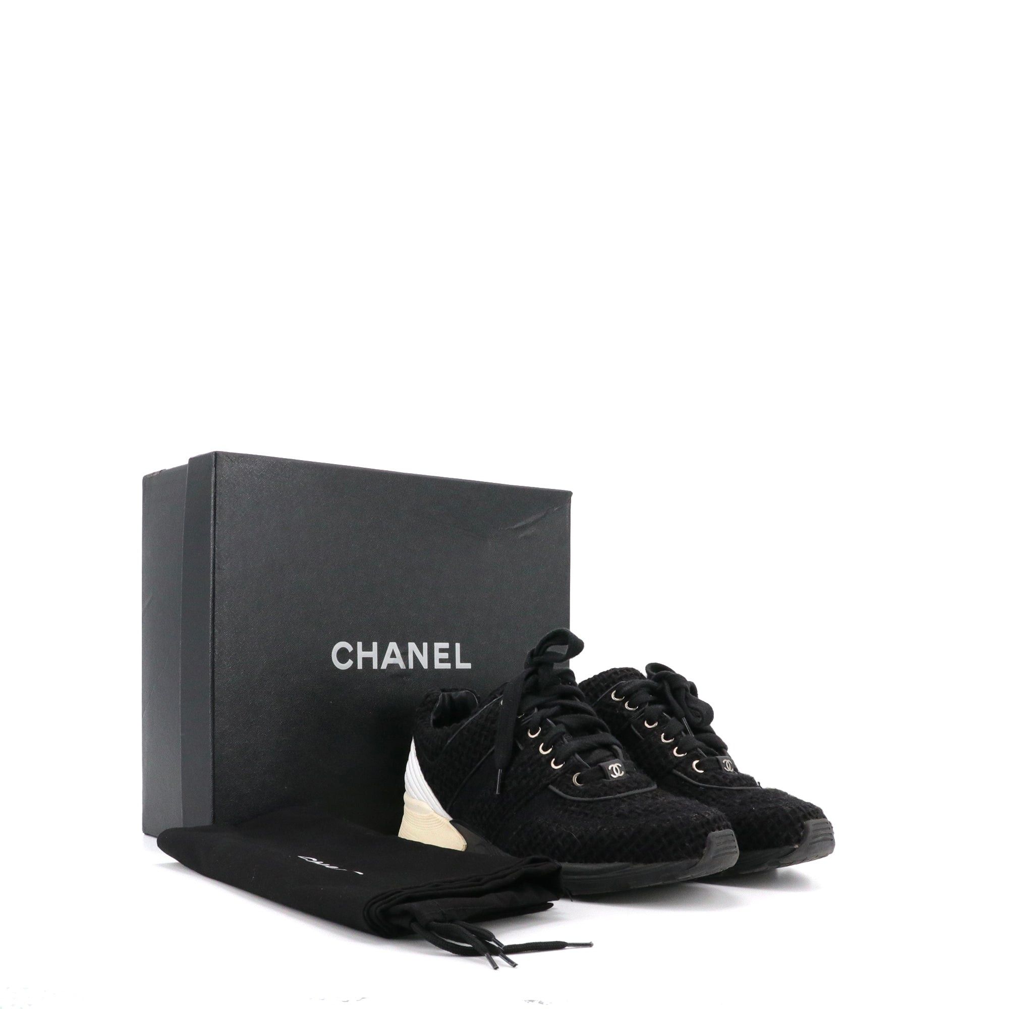 CHANEL - Chanel low-top sneakers in black tweed (T39)