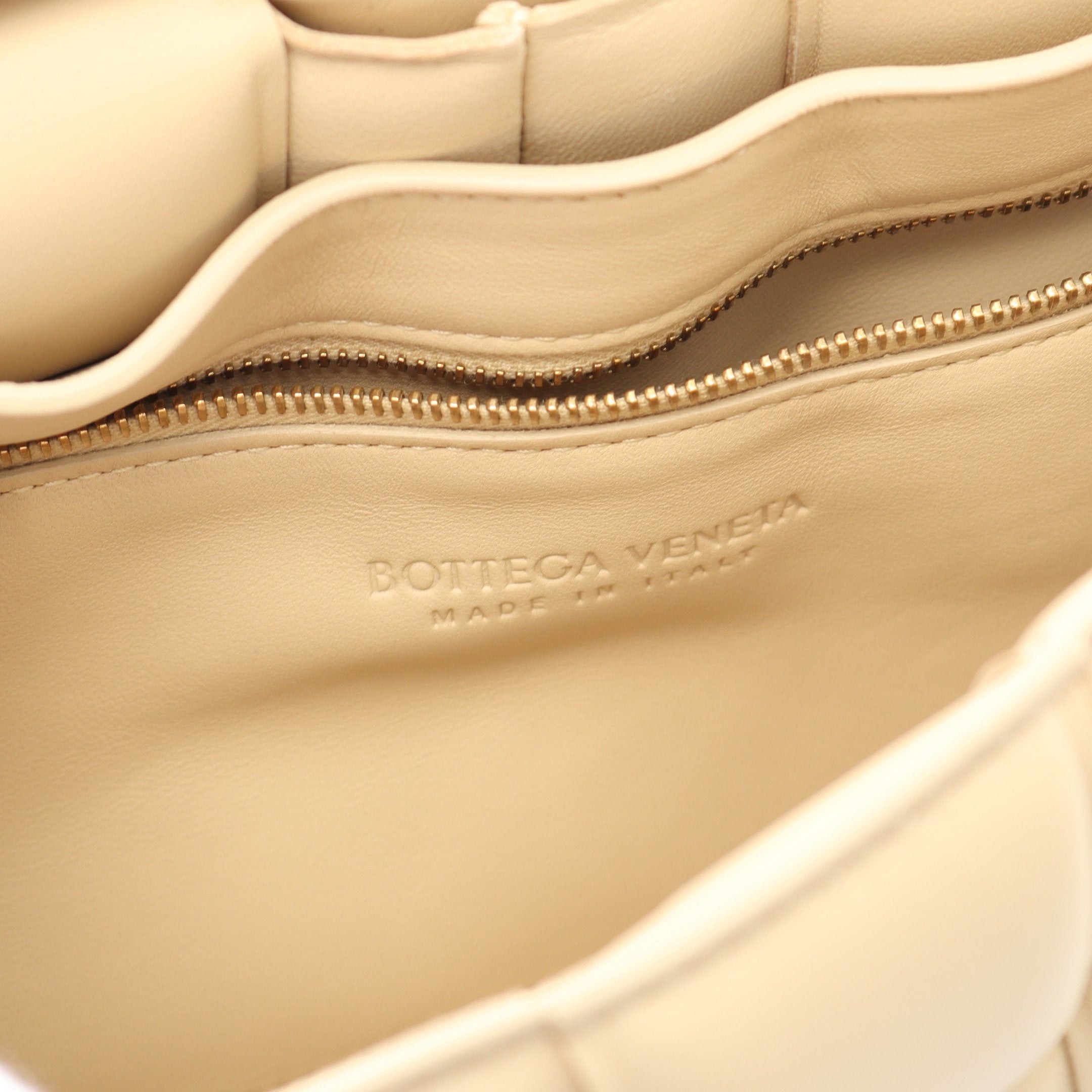 Bottega Veneta Bottega Veneta Padet Cassette Intrecciato Shoulder Bag Leather Beige Size ONE SIZE - 4 Thumbnail