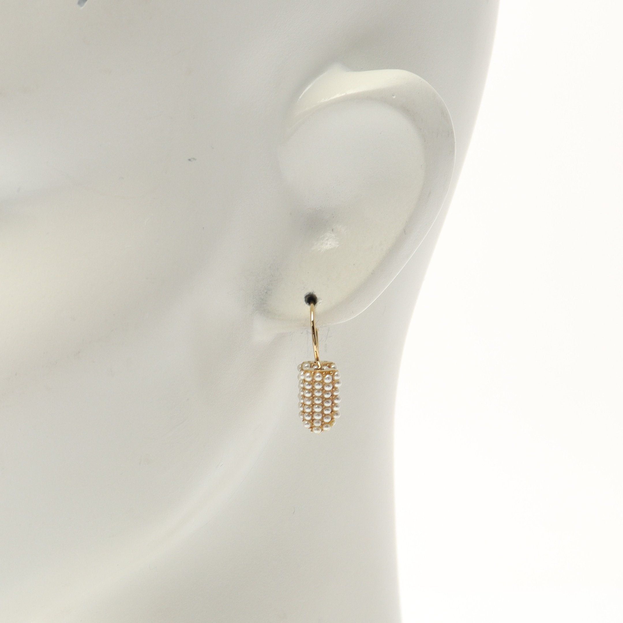 Louis Vuitton Louis Vuitton Buffalo Dreille Hoop Essential V Perl Earrings Gp Fake Pearl Gold Off White Size ONE SIZE - 5 Thumbnail