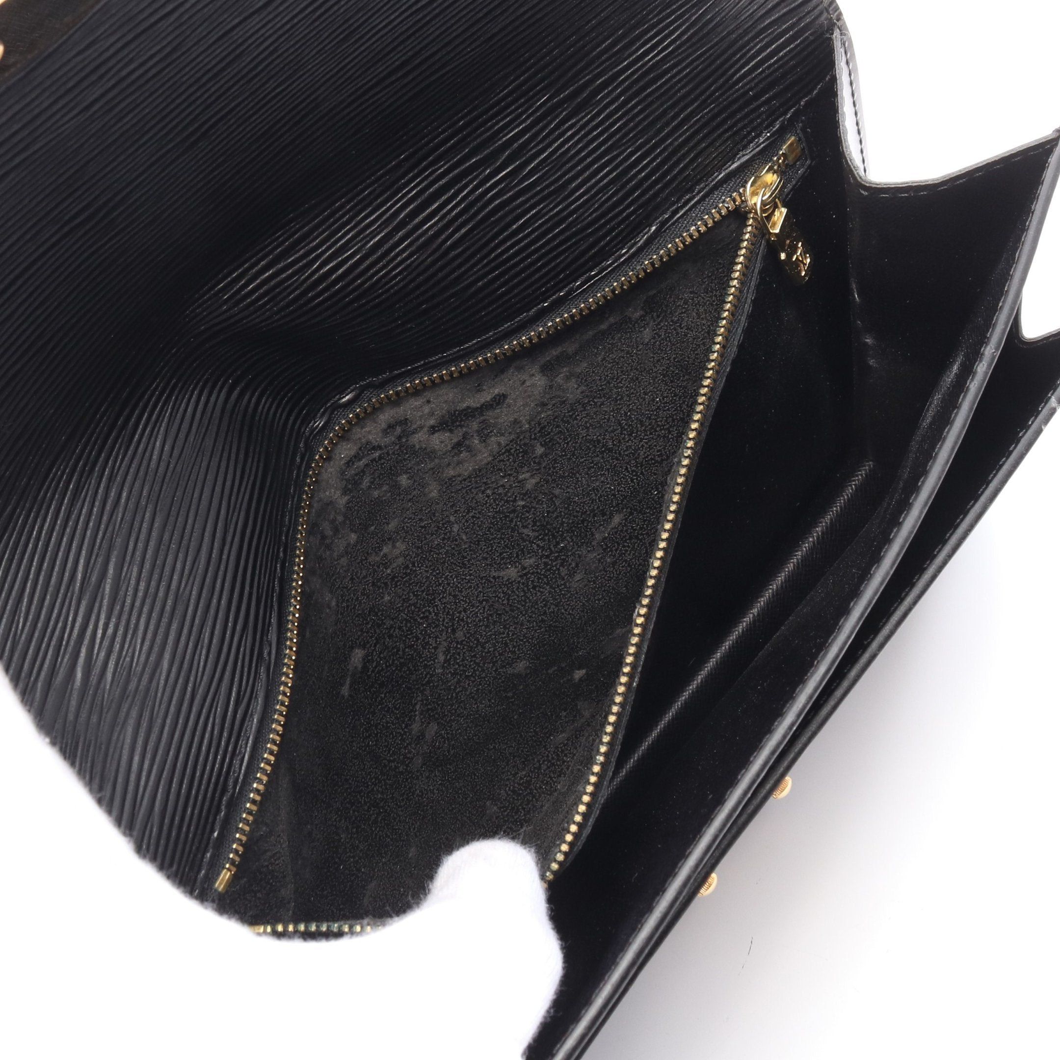 Louis Vuitton Louis Vuitton Serie Dragonne Epi Noir Clutch Bag Leather Black Size ONE SIZE - 9 Thumbnail