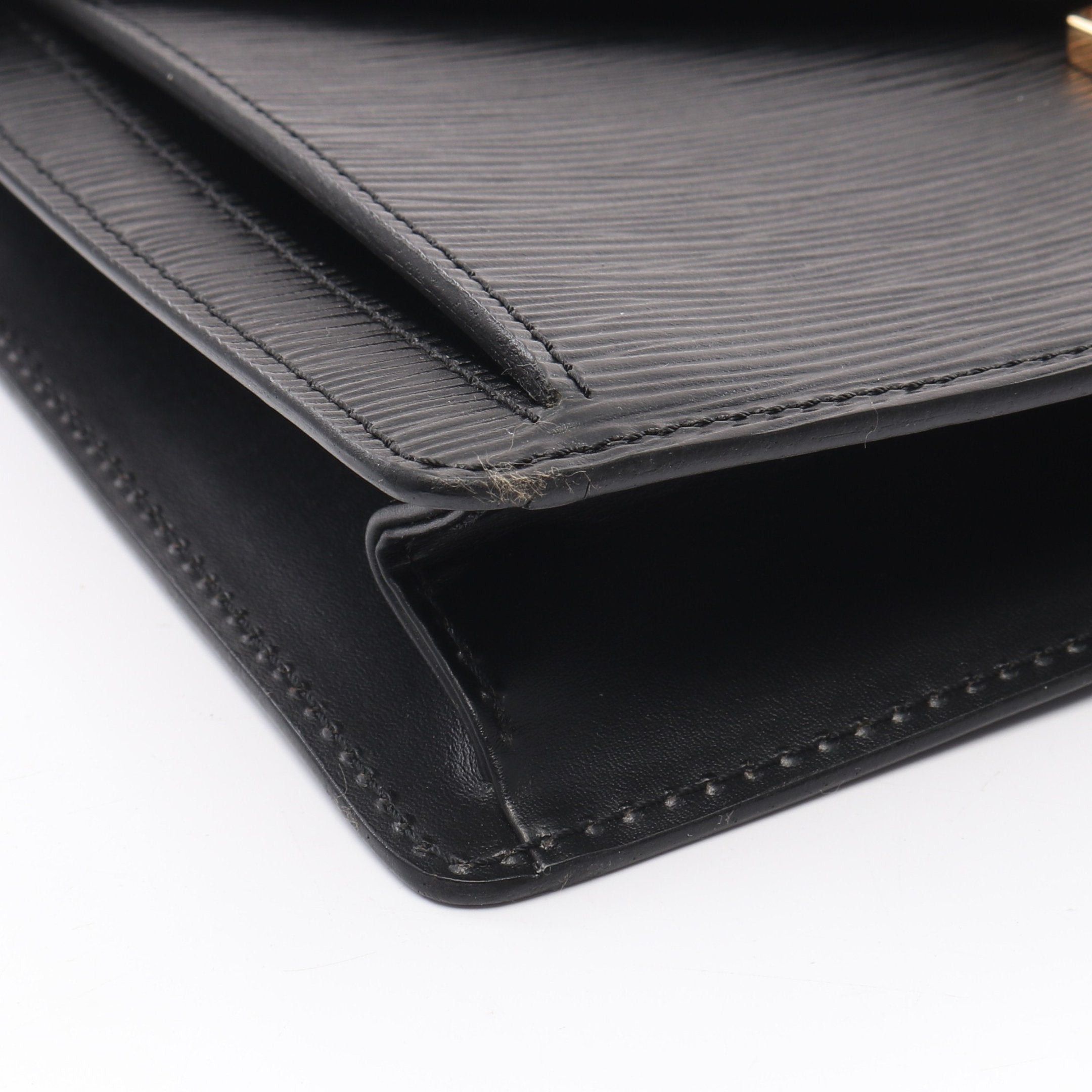 Louis Vuitton Louis Vuitton Serie Dragonne Epi Noir Clutch Bag Leather Black Size ONE SIZE - 6 Thumbnail