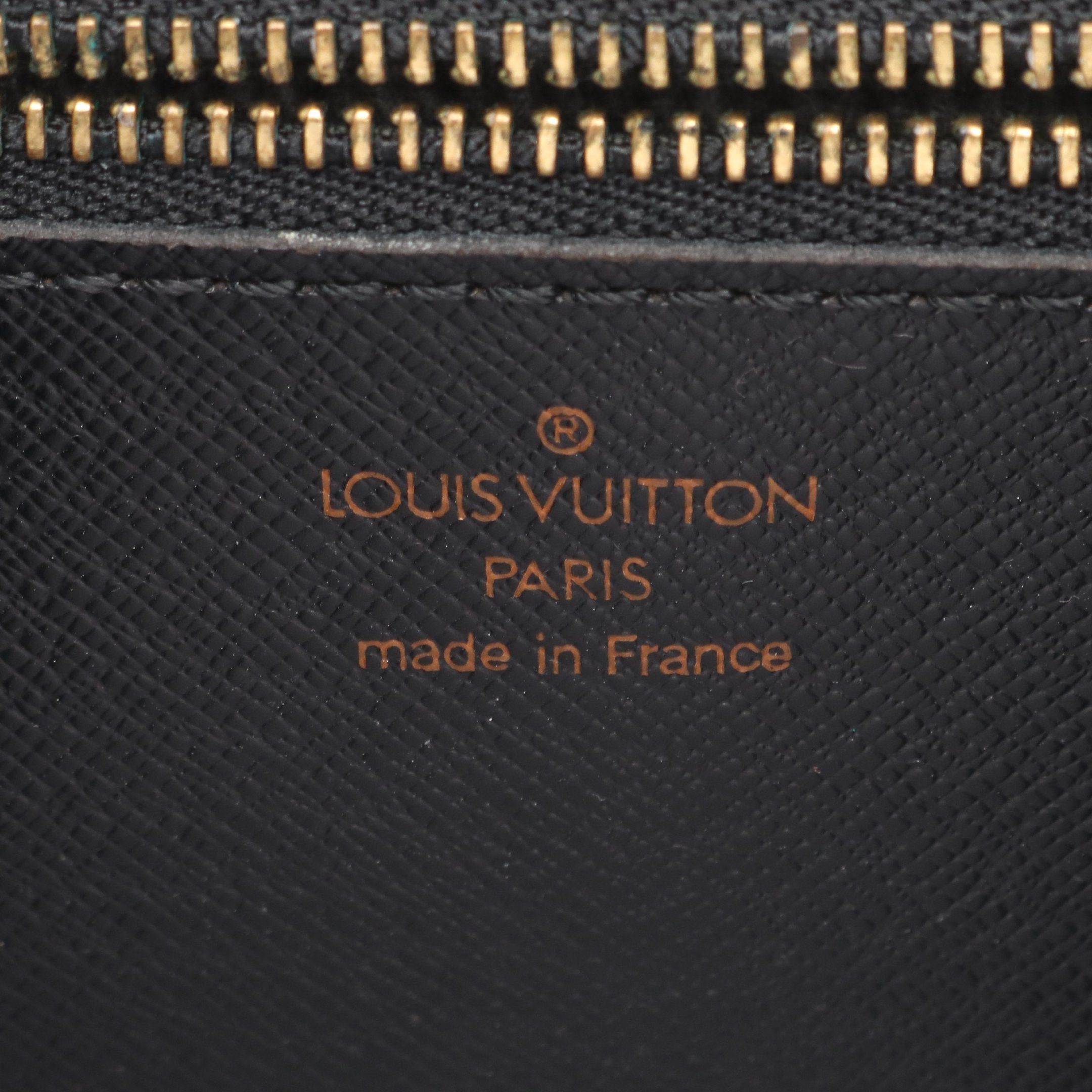 Louis Vuitton Louis Vuitton Serie Dragonne Epi Noir Clutch Bag Leather Black Size ONE SIZE - 4 Thumbnail