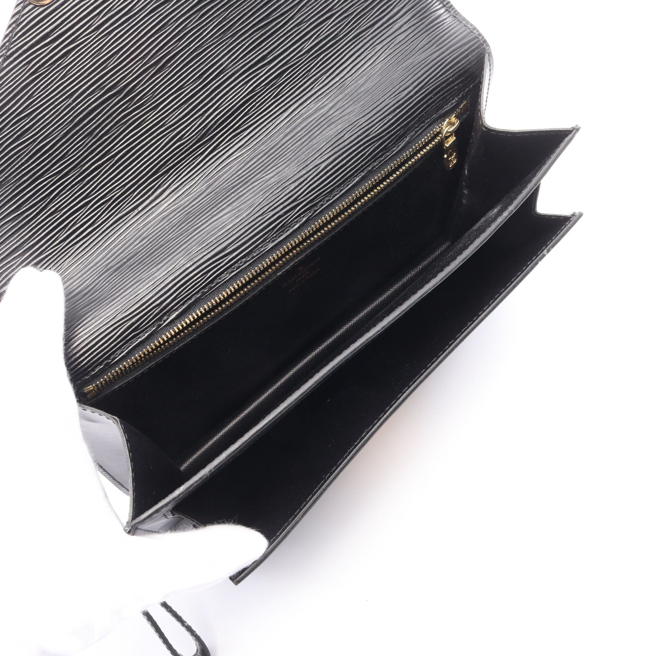 Louis Vuitton Louis Vuitton Serie Dragonne Epi Noir Clutch Bag Leather Black Size ONE SIZE - 3 Thumbnail