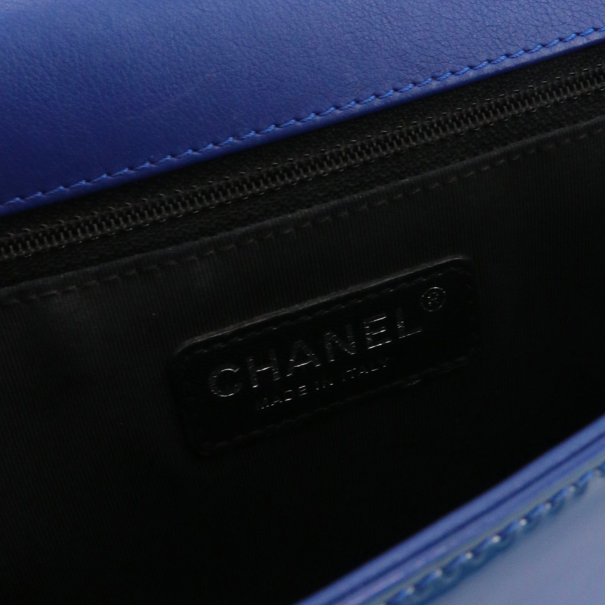Chanel CHANEL - Boy Chanel shoulder bag in blue patent leather Size ONE SIZE - 9 Thumbnail