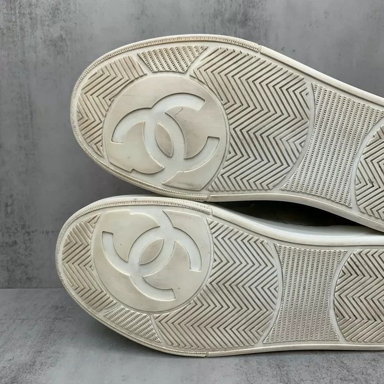Chanel Chanel Velvet Panel Sneakers in Size 35.5 Size US 6 / IT 36 - 8 Thumbnail