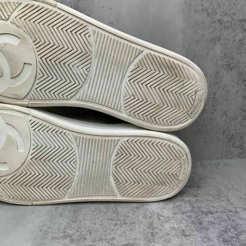 Chanel Chanel Velvet Panel Sneakers in Size 35.5 Size US 6 / IT 36 - 9 Thumbnail