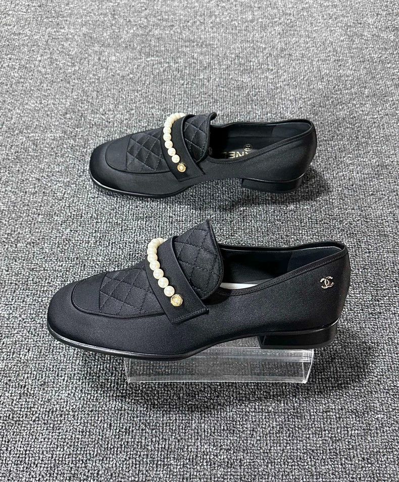 Chanel Chanel Pearl Detail Black Loafers Size US 6 / IT 36 - 2 Thumbnail