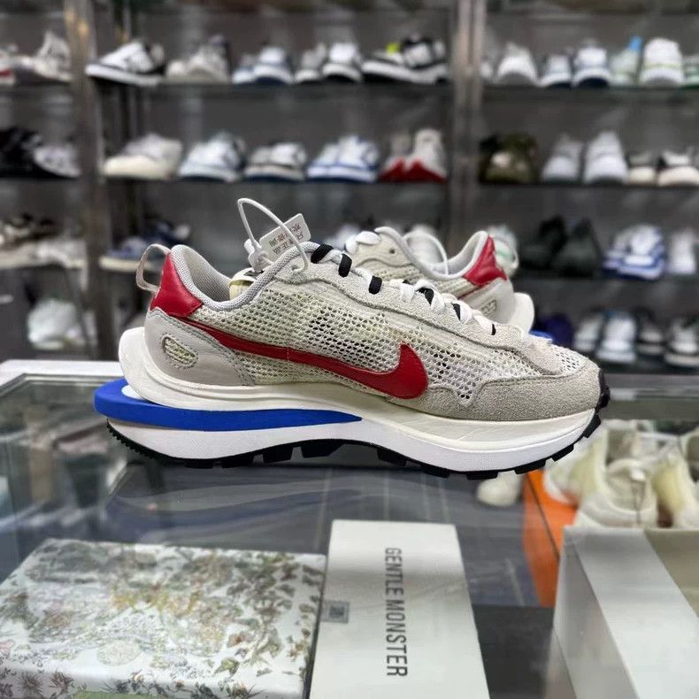Sacai Sacai Nike Sneakers in Gray and White Size US 7 / IT 37 - 4 Thumbnail
