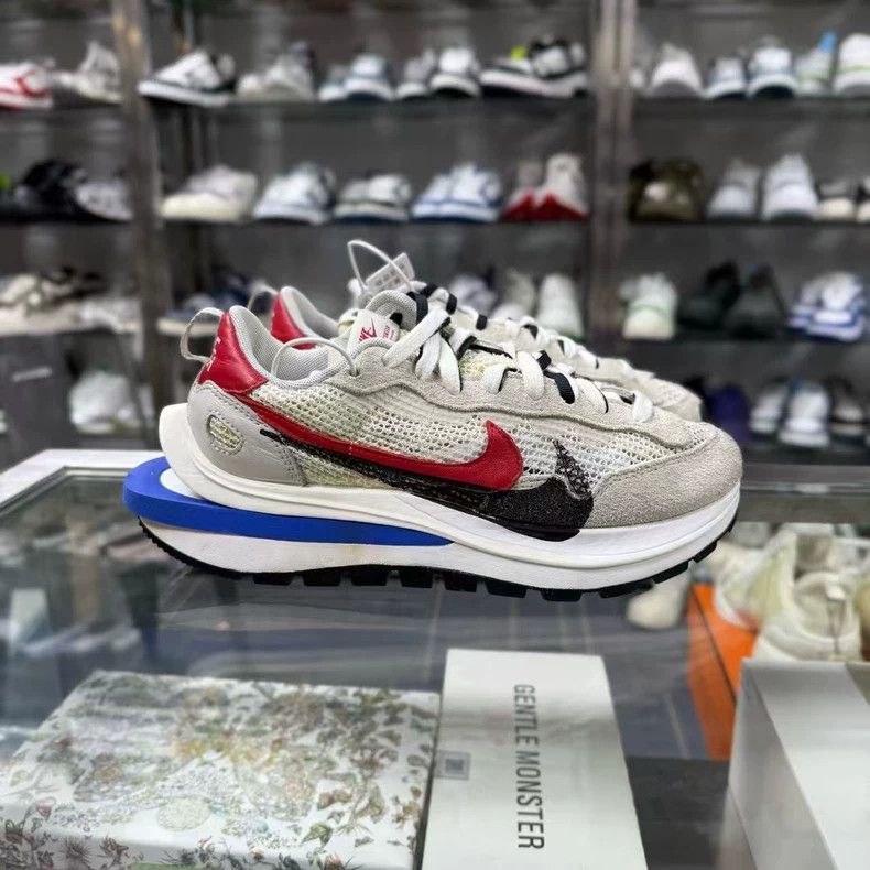 Sacai Sacai Nike Sneakers in Gray and White Size US 7 / IT 37 - 2 Thumbnail