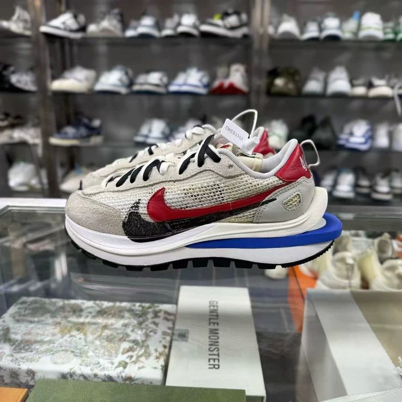 Sacai Sacai Nike Sneakers in Gray and White Size US 7 / IT 37 - 3 Thumbnail