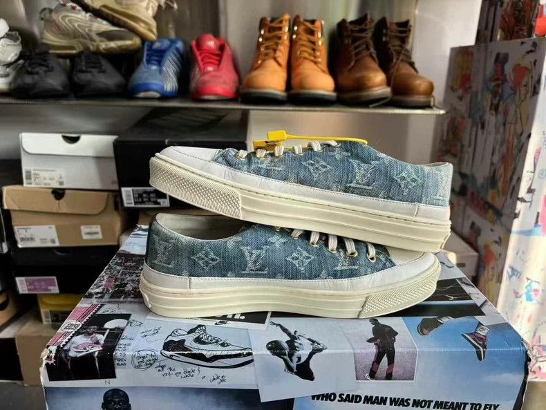 Louis Vuitton Louis Vuitton Stylish Low-top Sneakers for Women Size US 7 / IT 37 - 5 Thumbnail