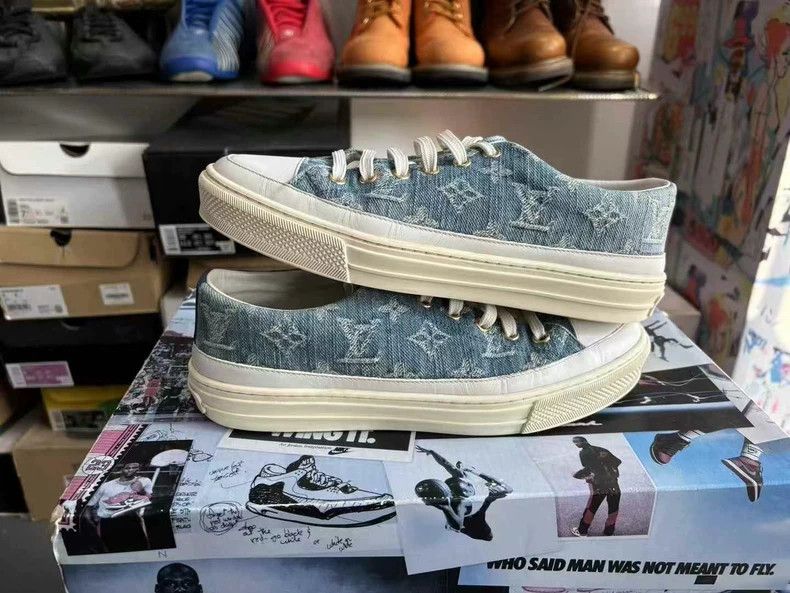 Louis Vuitton Louis Vuitton Stylish Low-top Sneakers for Women Size US 7 / IT 37 - 7 Thumbnail
