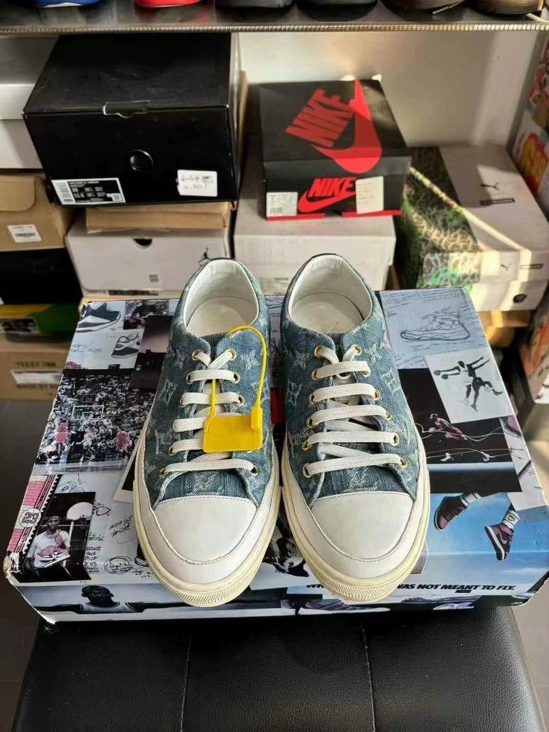 Louis Vuitton Louis Vuitton Stylish Low-top Sneakers for Women Size US 7 / IT 37 - 2 Thumbnail