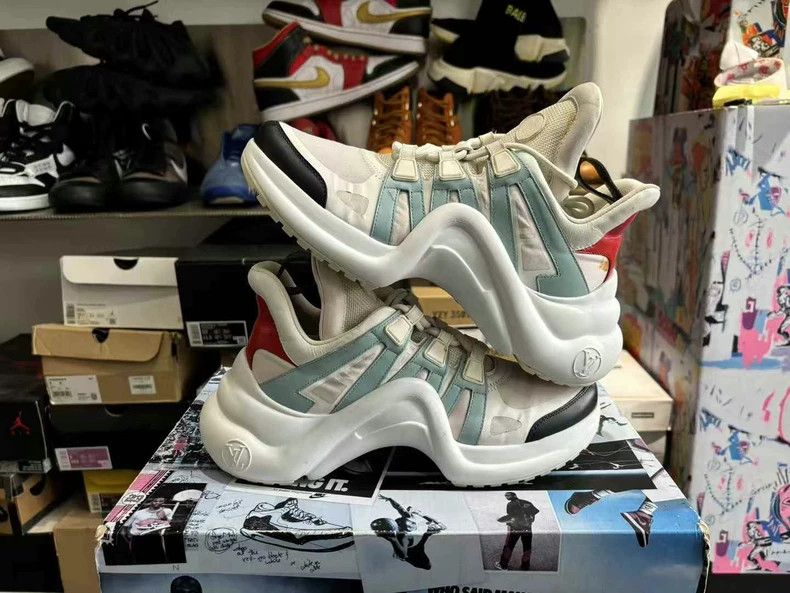 Louis Vuitton Louis Vuitton Archlight Women's Sneakers Size 37.5 Size US 7 / IT 37 - 6 Thumbnail
