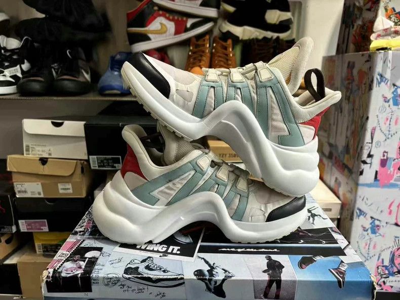 Louis Vuitton Louis Vuitton Archlight Women's Sneakers Size 37.5 Size US 7 / IT 37 - 5 Thumbnail