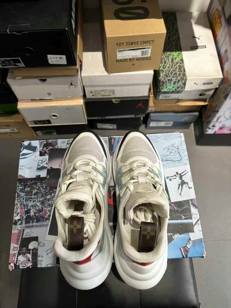 Louis Vuitton Louis Vuitton Archlight Women's Sneakers Size 37.5 Size US 7 / IT 37 - 4 Thumbnail