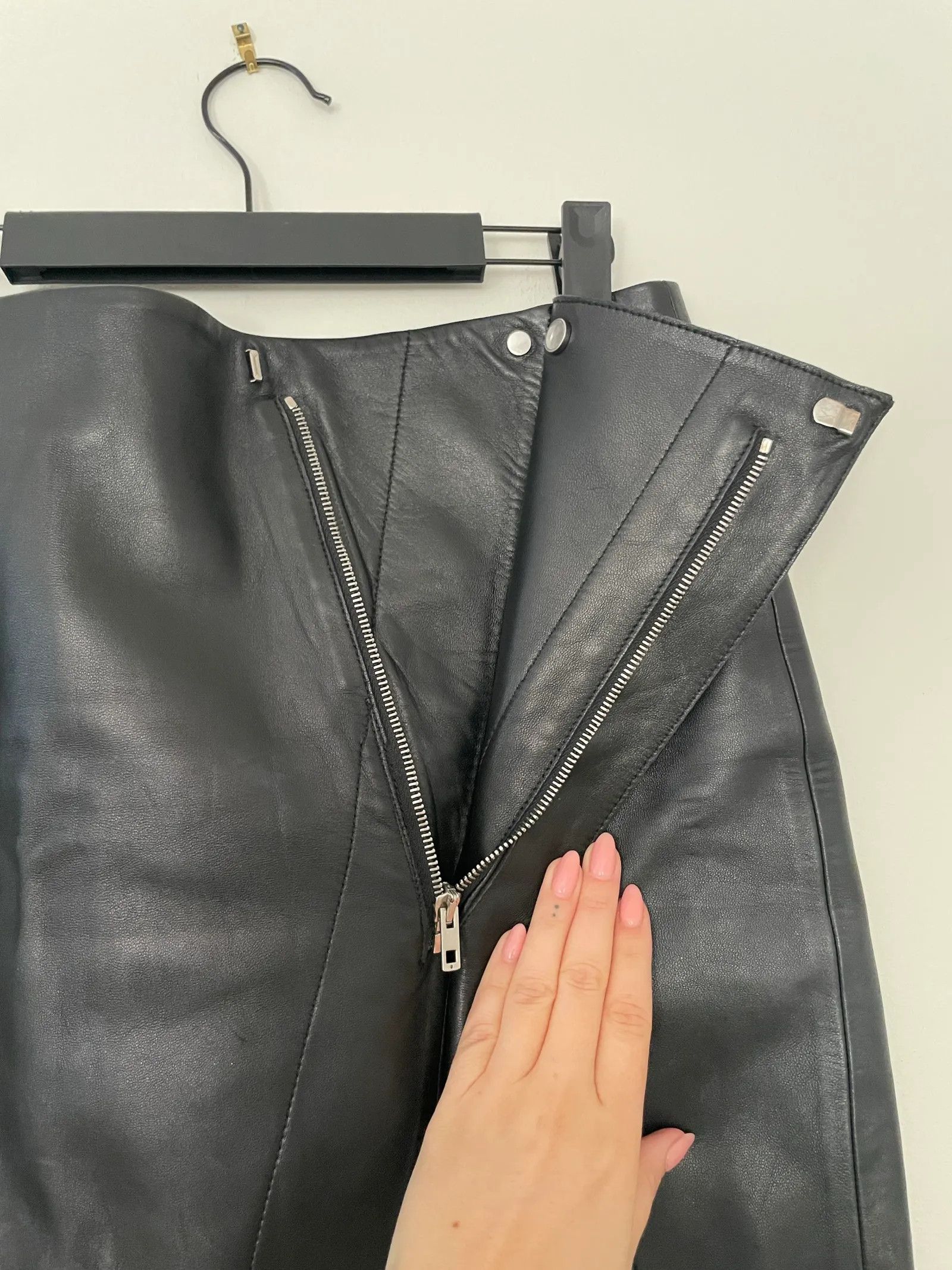 Acne Studios Acne Studios Kay mini leather aw14 Skirt Size 27" / US 4 / IT 40 - 4 Thumbnail