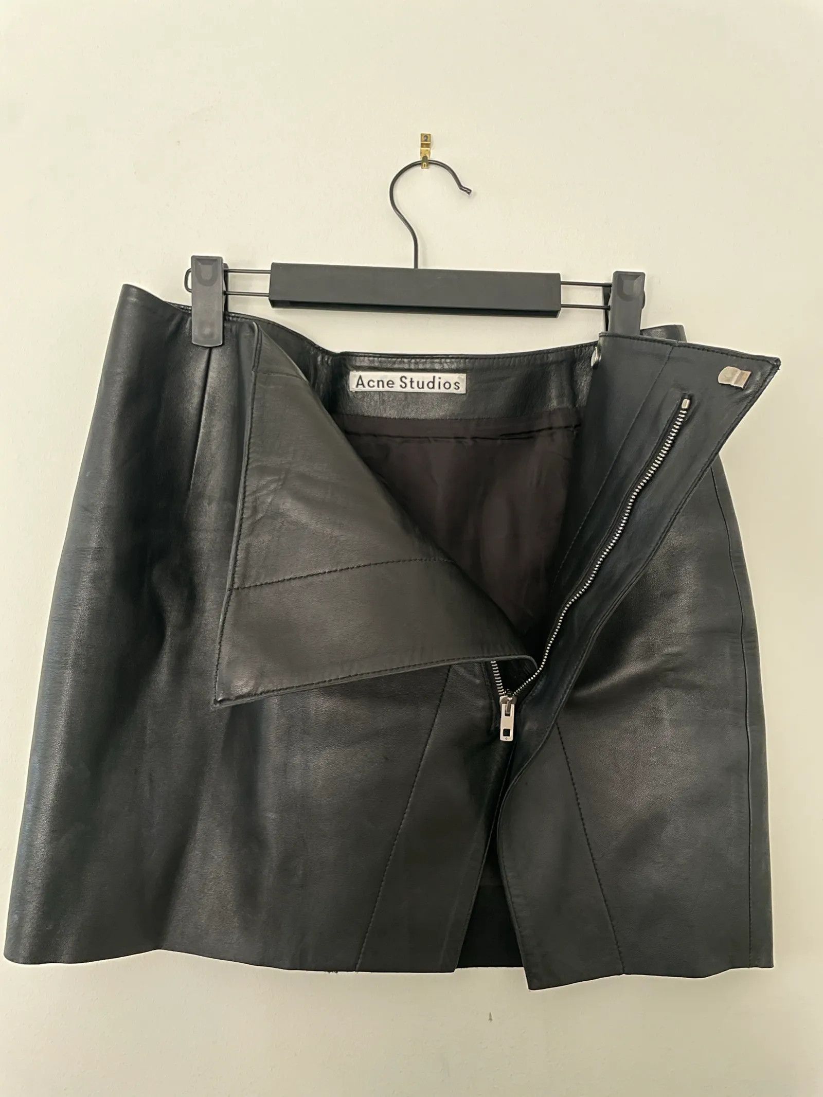 Acne Studios Acne Studios Kay mini leather aw14 Skirt Size 27" / US 4 / IT 40 - 2 Thumbnail