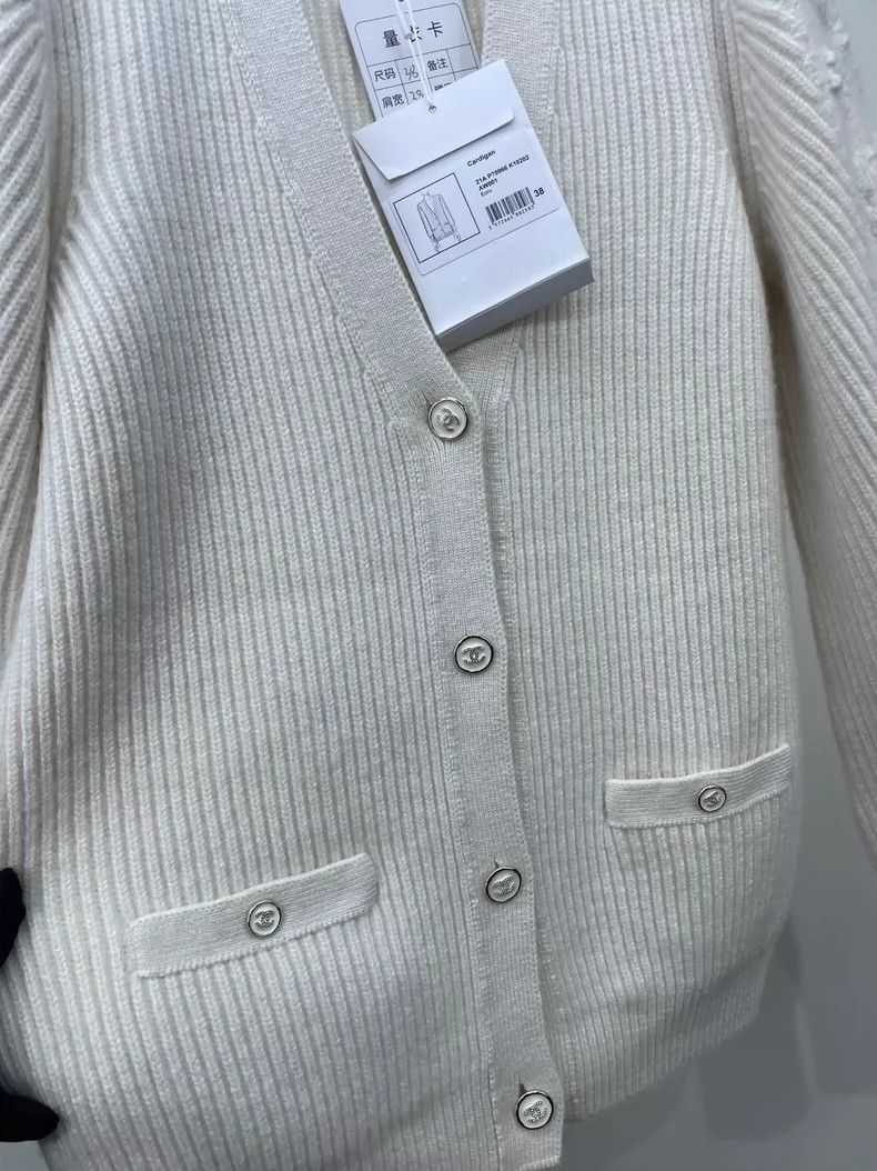 Chanel Chanel Knit Cashmere Cardigan with Embossed Sleeves Size M / US 6-8 / IT 42-44 - 5 Thumbnail