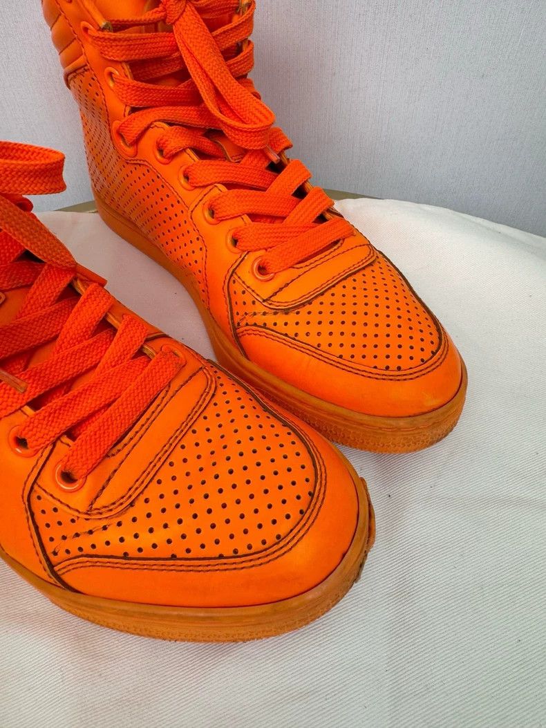Gucci Gucci High-Top Sneakers in Orange Color Size US 5 / IT 35 - 2 Thumbnail