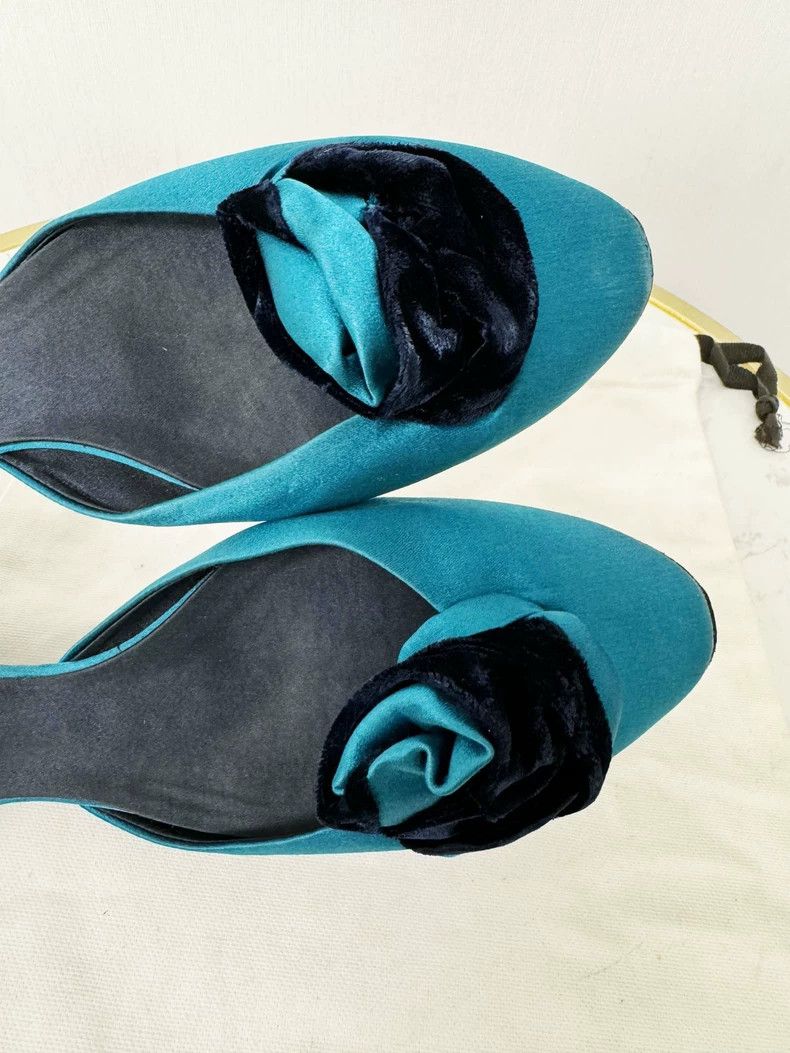 Roger Vivier Roger Vivier Blue Flats with Rose Detail Size US 7 / IT 37 - 2 Thumbnail