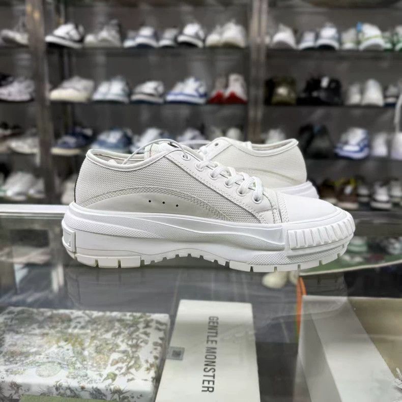 Louis Vuitton LOUIS VUITTON White Sneakers Size 38 Size US 8 / IT 38 - 4 Thumbnail