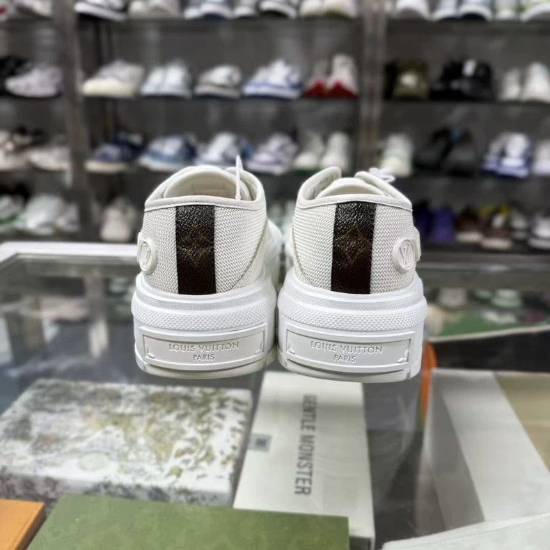 Louis Vuitton LOUIS VUITTON White Sneakers Size 38 Size US 8 / IT 38 - 6 Thumbnail