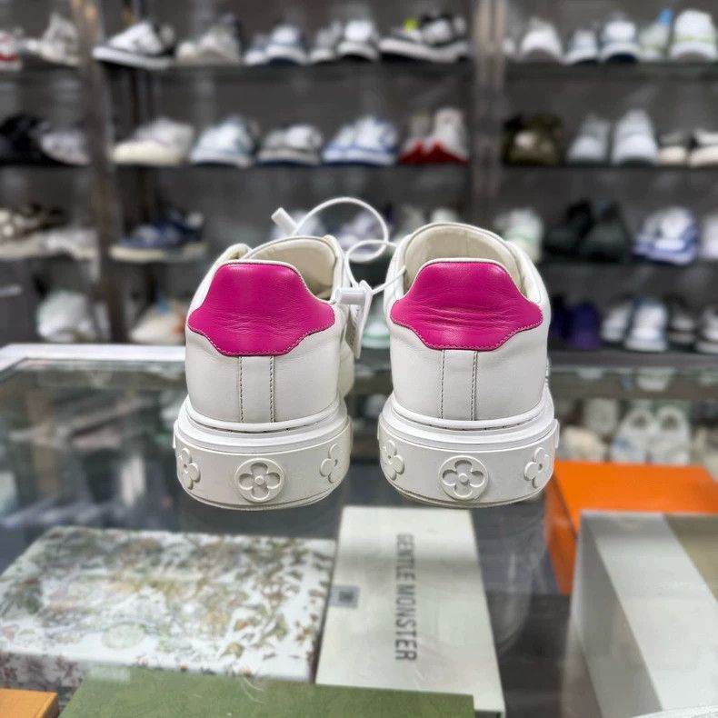 Louis Vuitton LV Gradient Logo Sneakers Size 37 Size US 6 / IT 36 - 6 Thumbnail