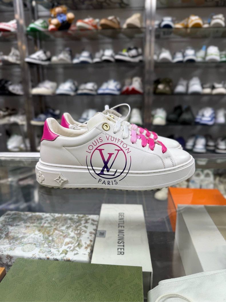 Louis Vuitton LV Gradient Logo Sneakers Size 37 Size US 6 / IT 36 - 2 Thumbnail
